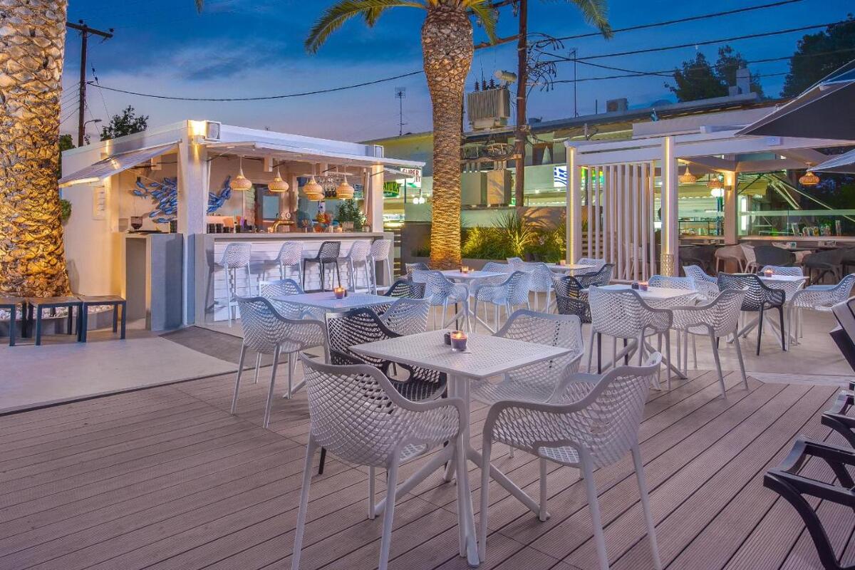 Dionysos Hotel & Suites 3* 3
