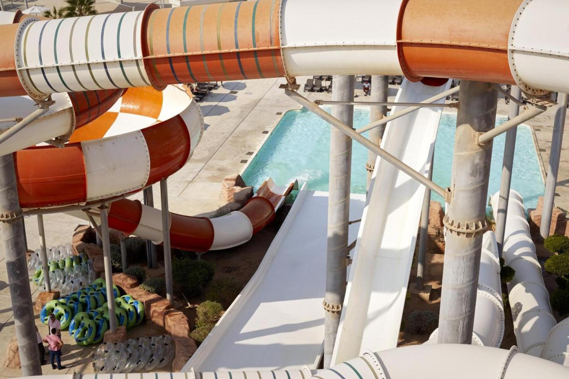 Coral Sea Waterworld 5* 40