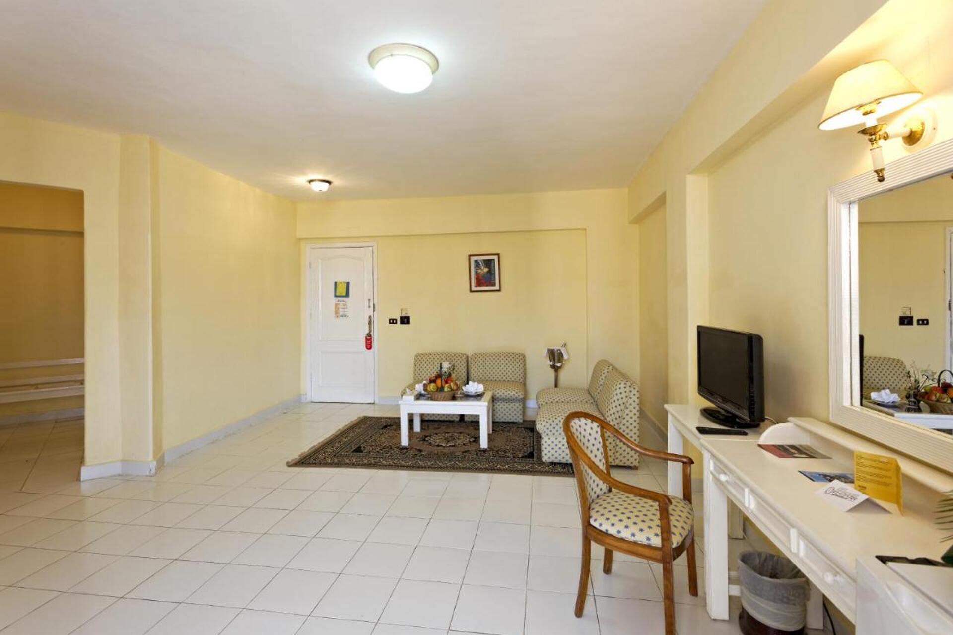 Empire Hotel 3* 15