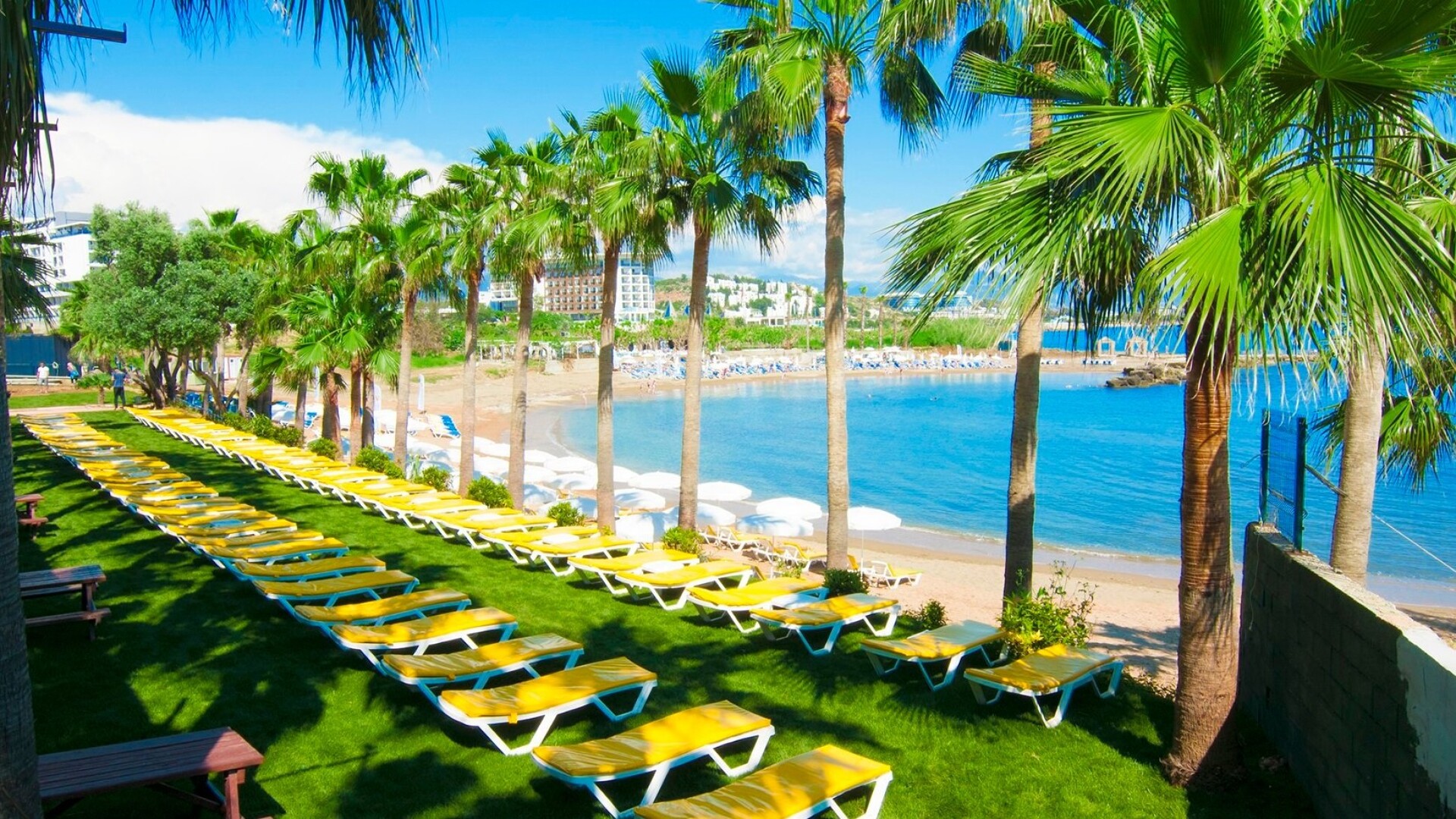 Eos Beach Resort  4* 6