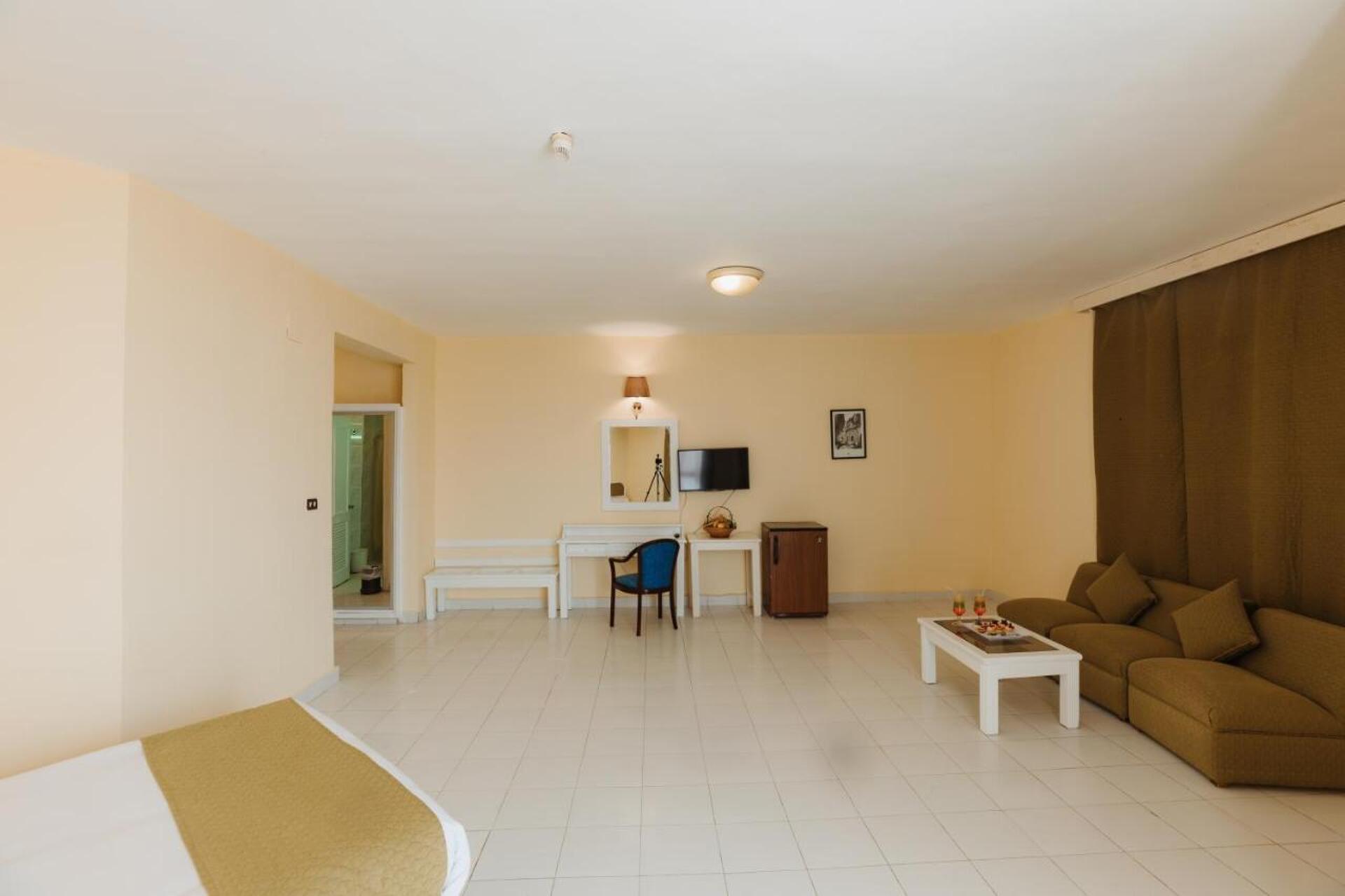 Empire Hotel 3* 19