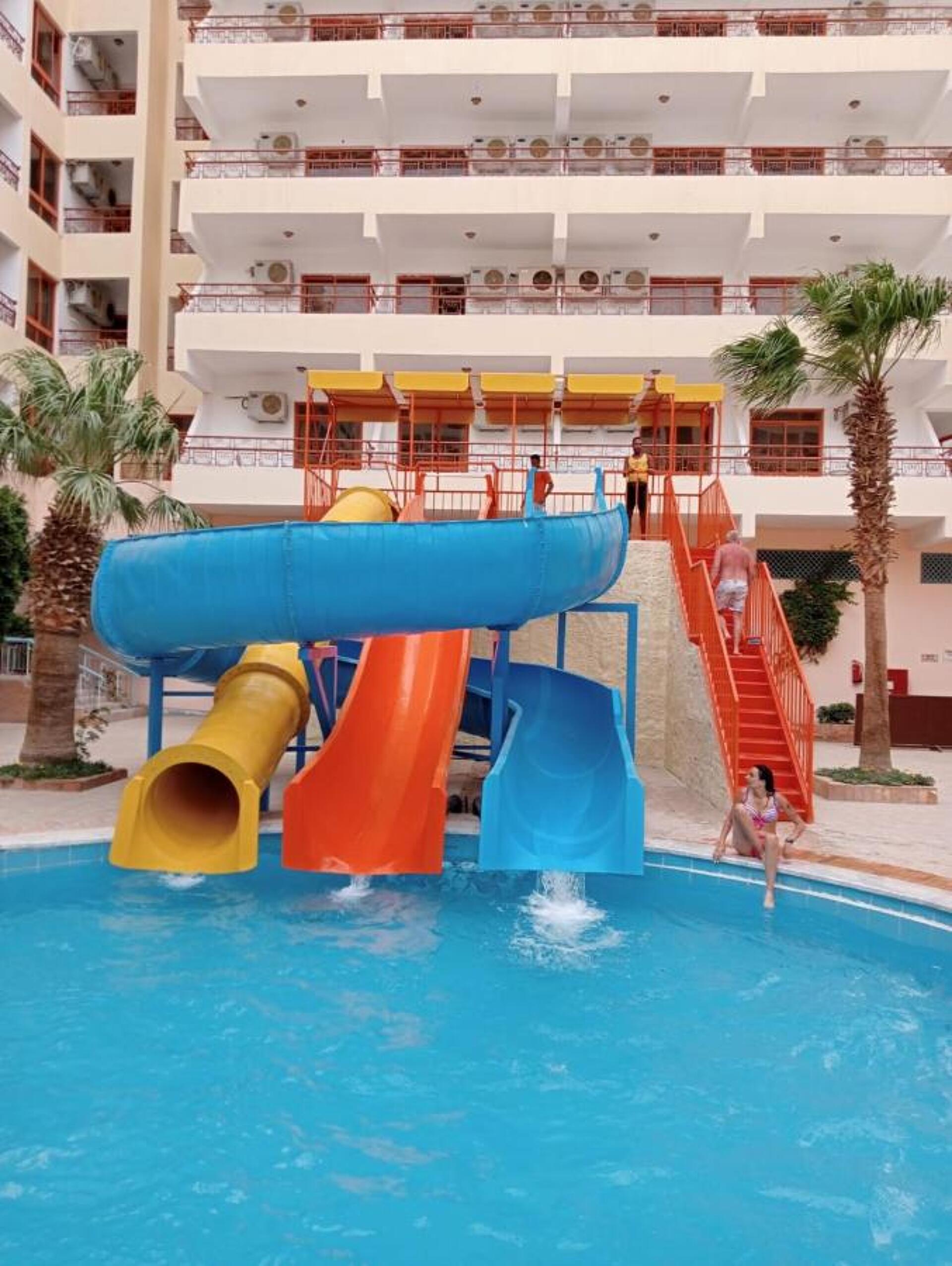 Empire Hotel 3* 8