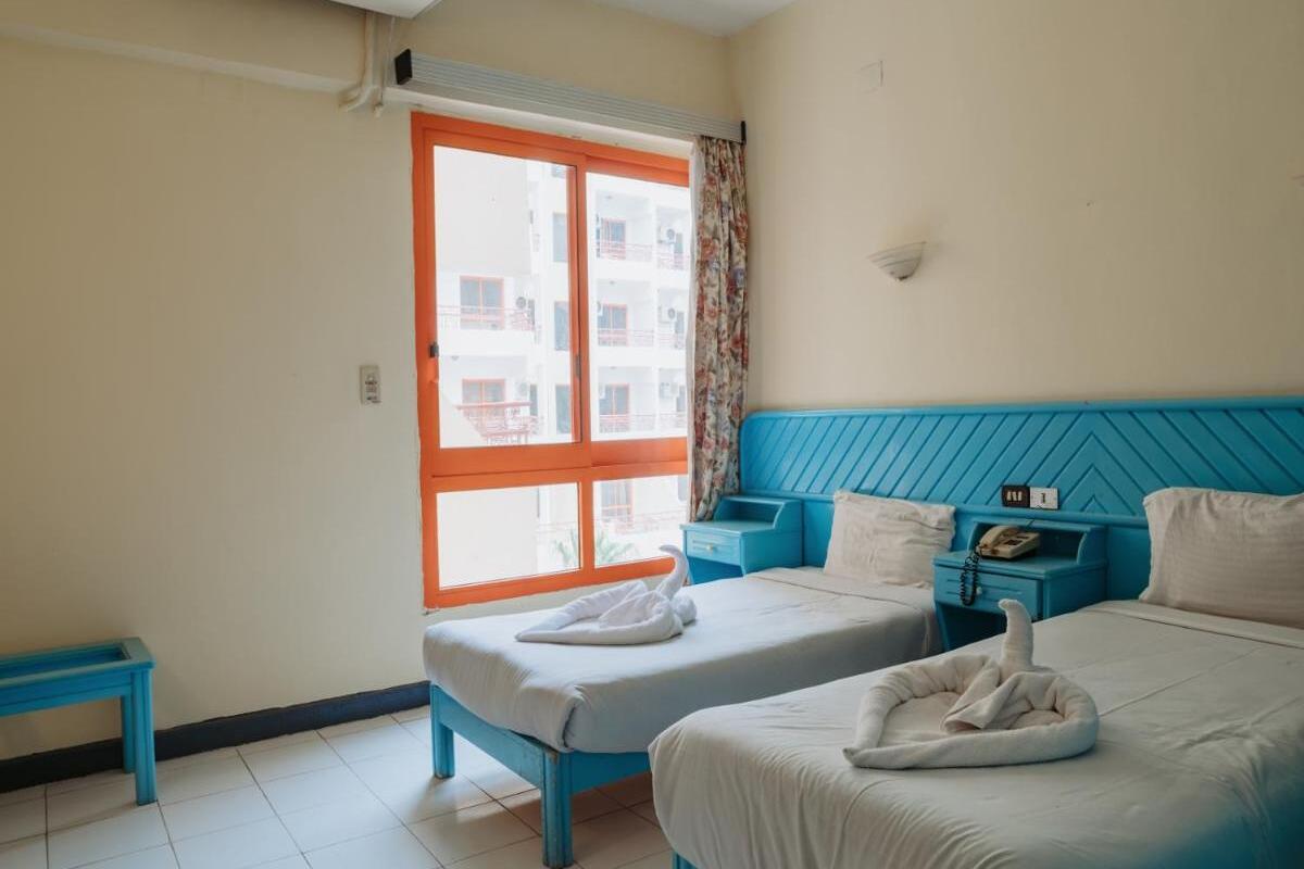 Empire Hotel 3* 3