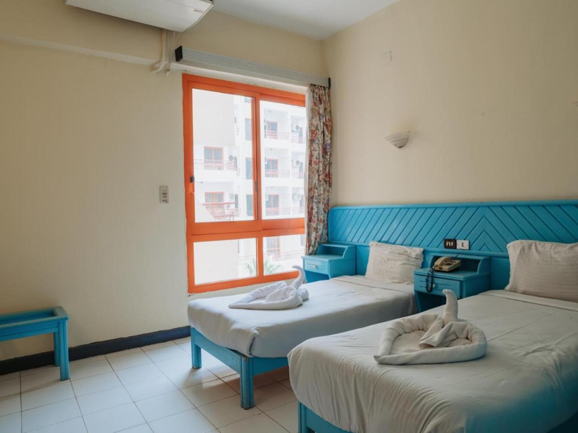 Empire Hotel 3* 3
