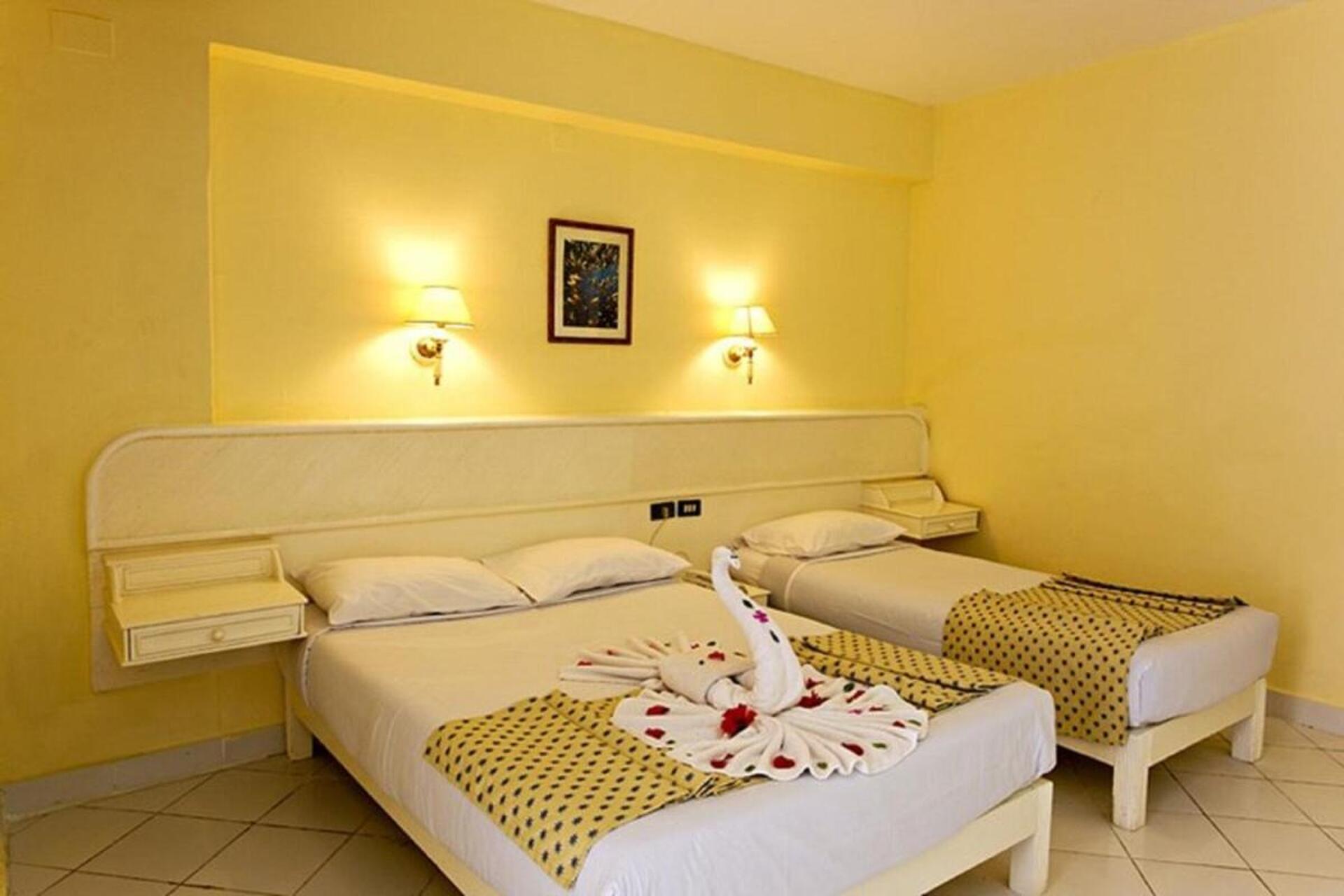 Empire Hotel 3* 22