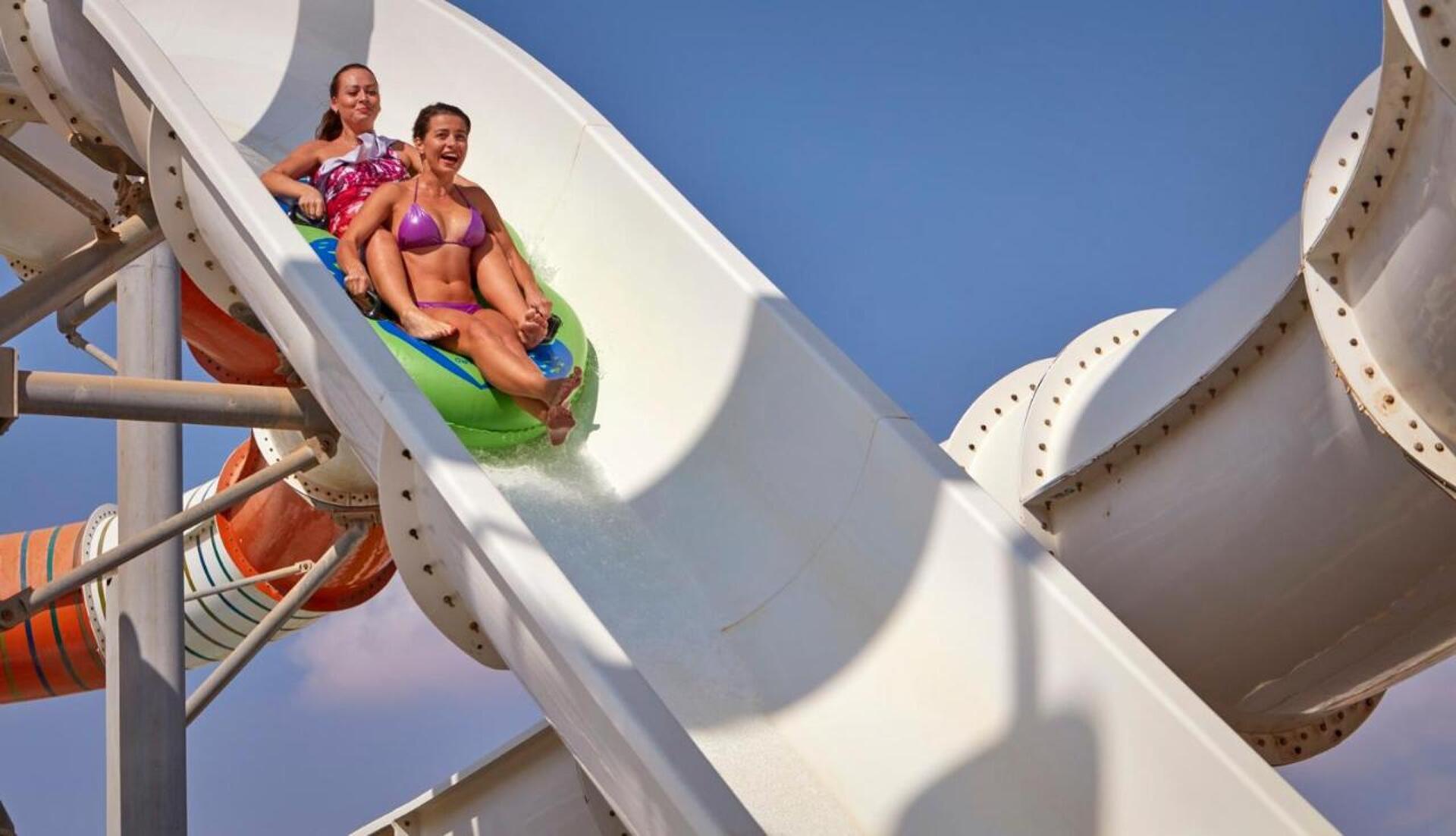 Coral Sea Waterworld 5* 41