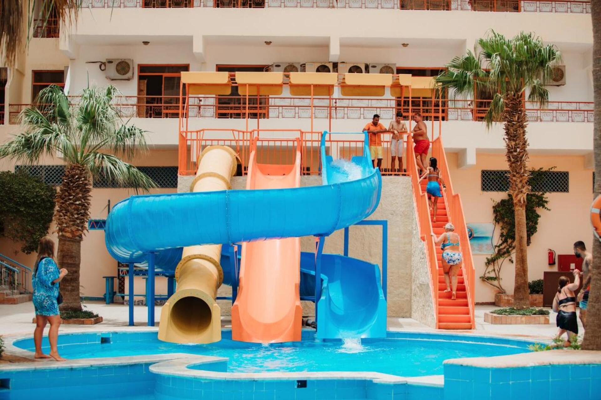 Empire Hotel 3* 36