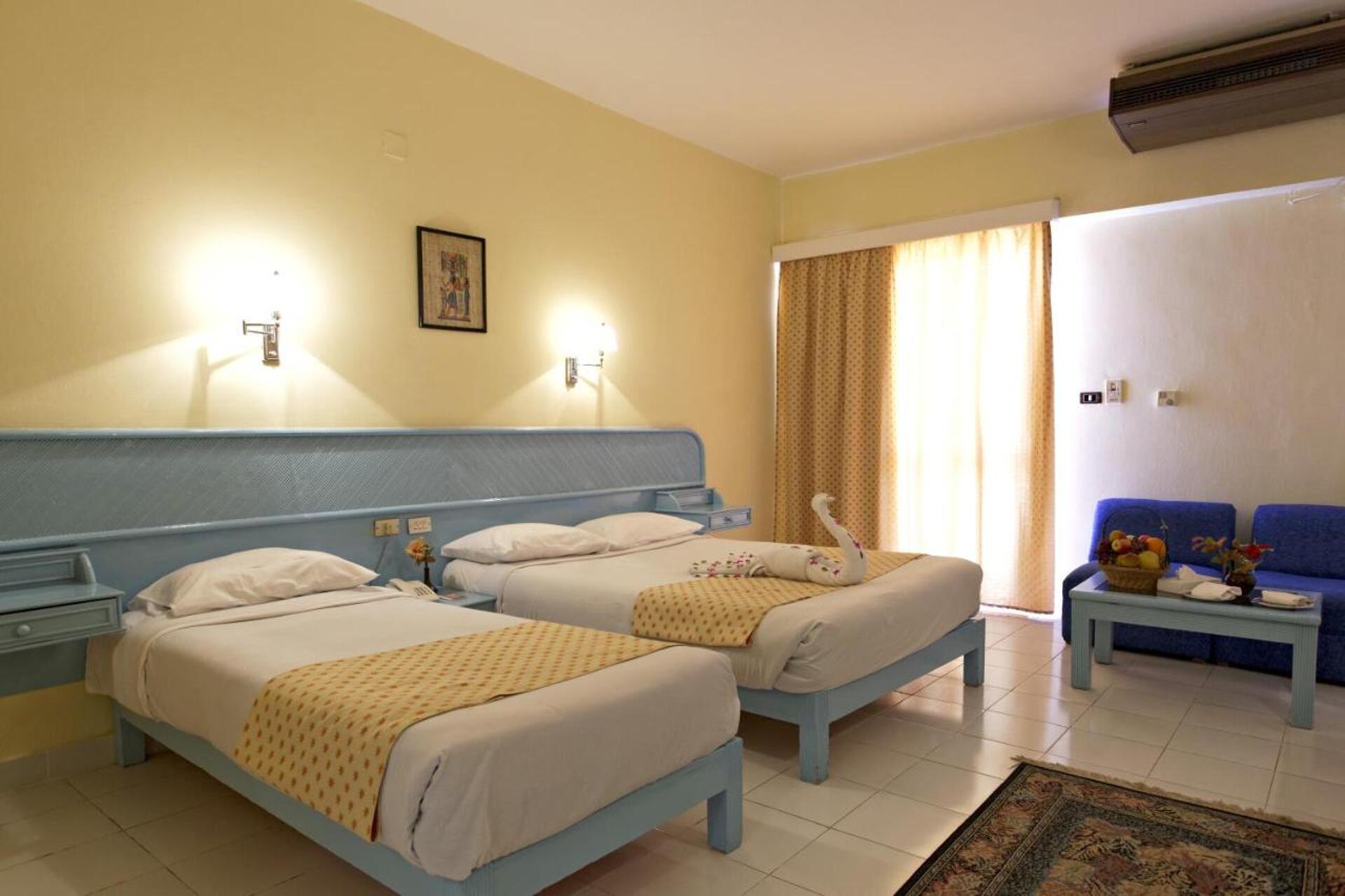 Empire Hotel 3* 16