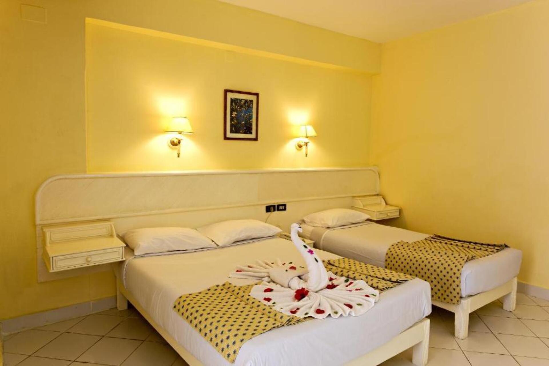 Empire Hotel 3* 18