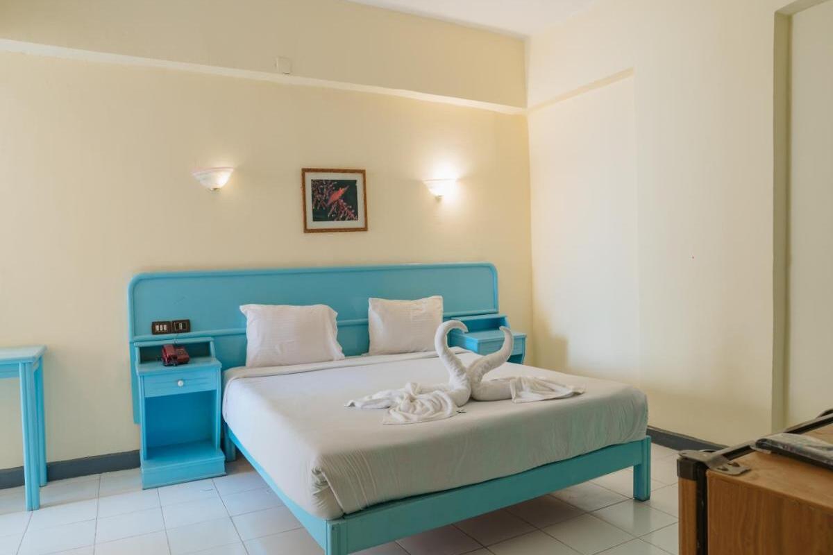 Empire Hotel 3* 2