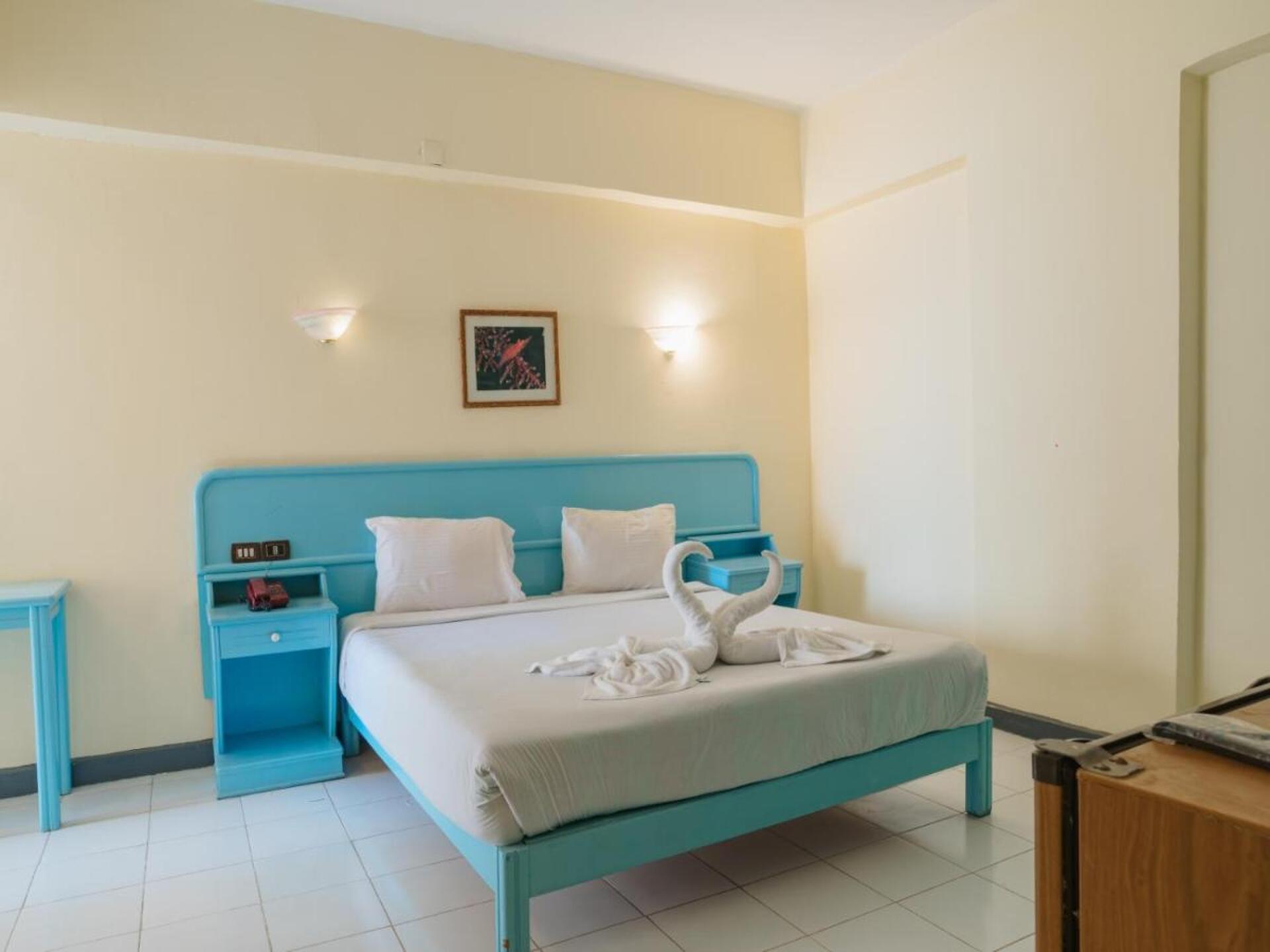 Empire Hotel 3* 2