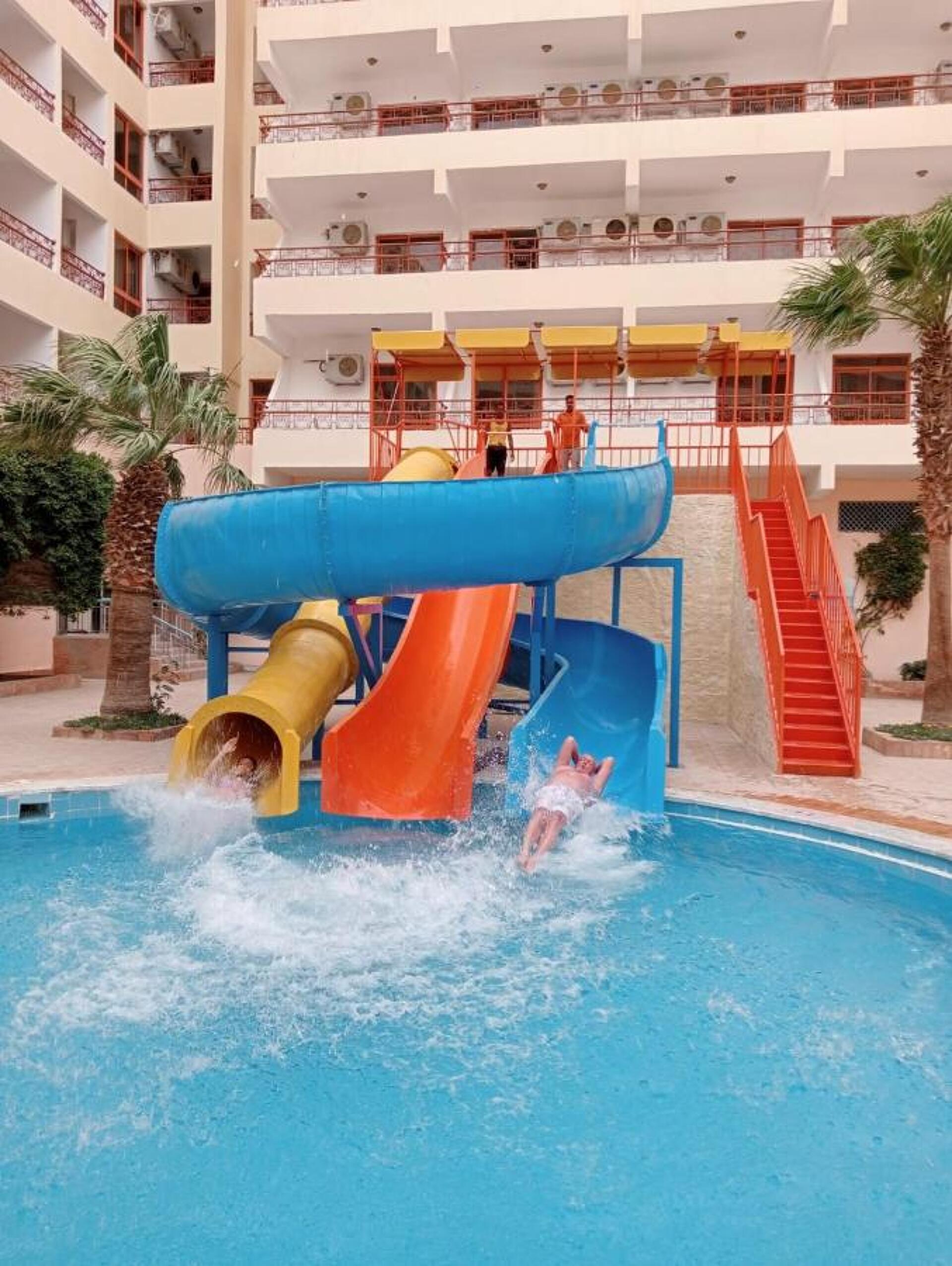 Empire Hotel 3* 6