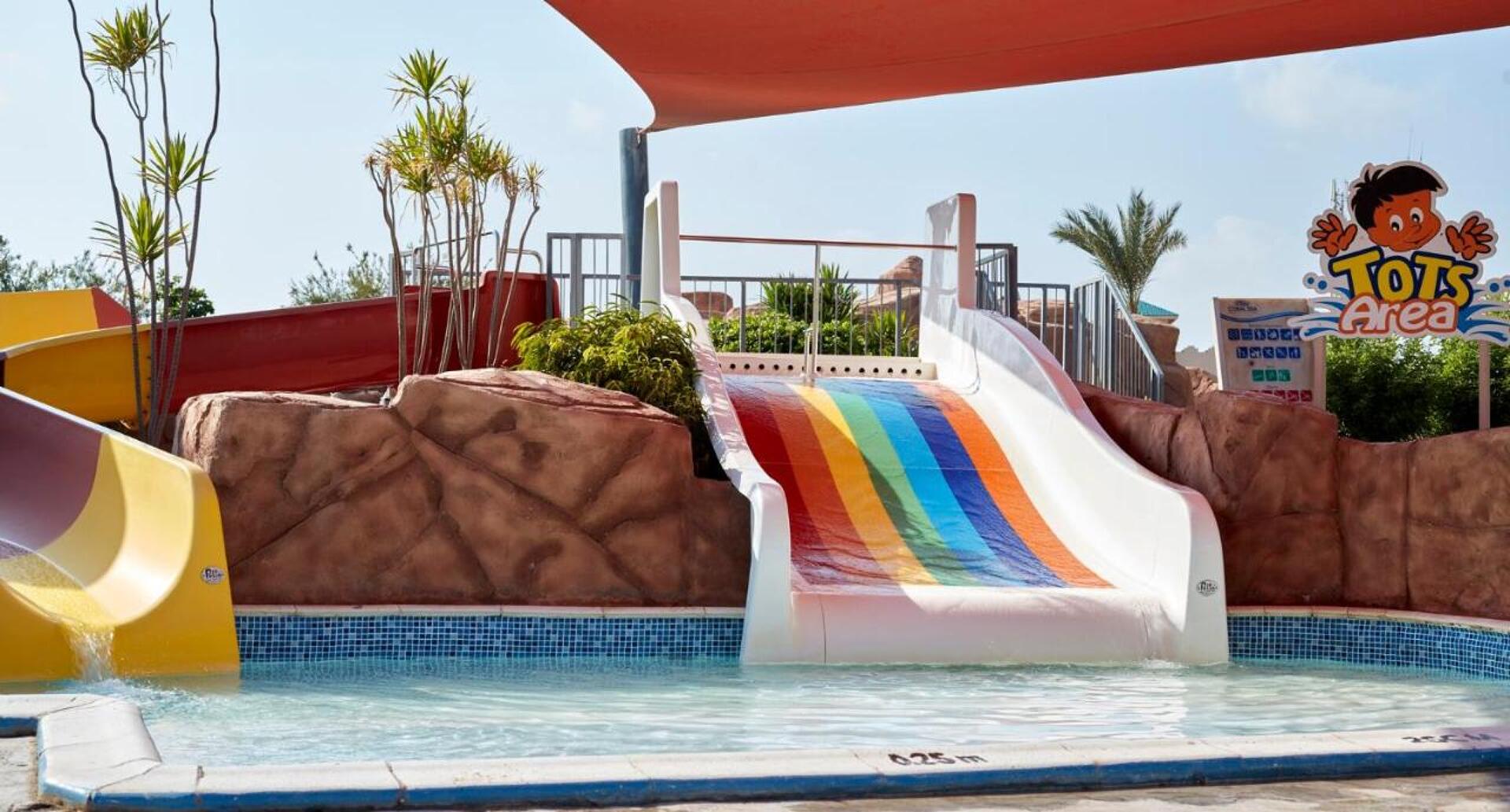 Coral Sea Waterworld 5* 44