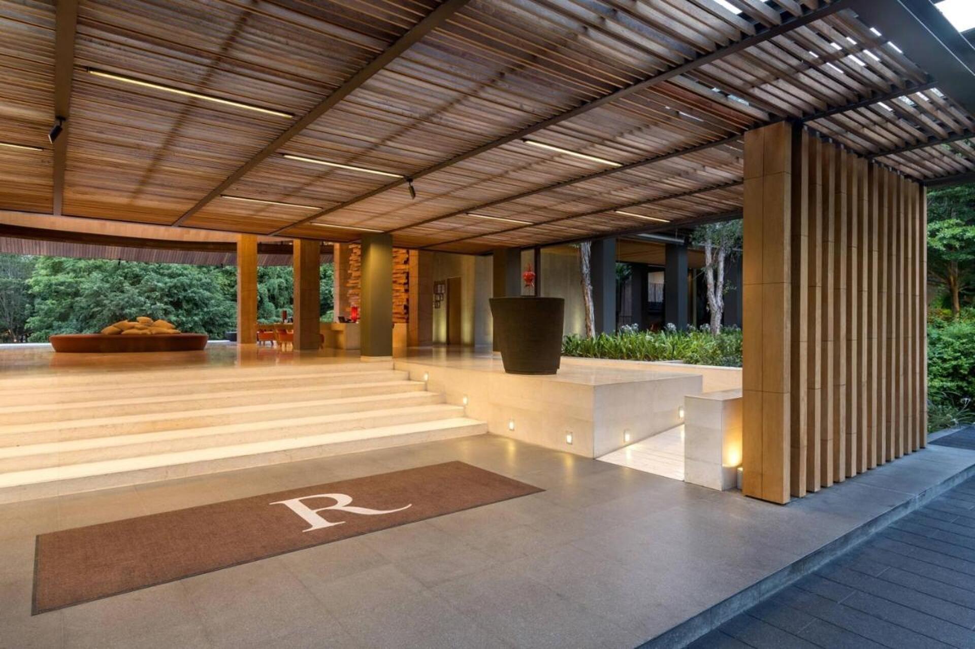 Renaissance Phuket Resort & Spa 10