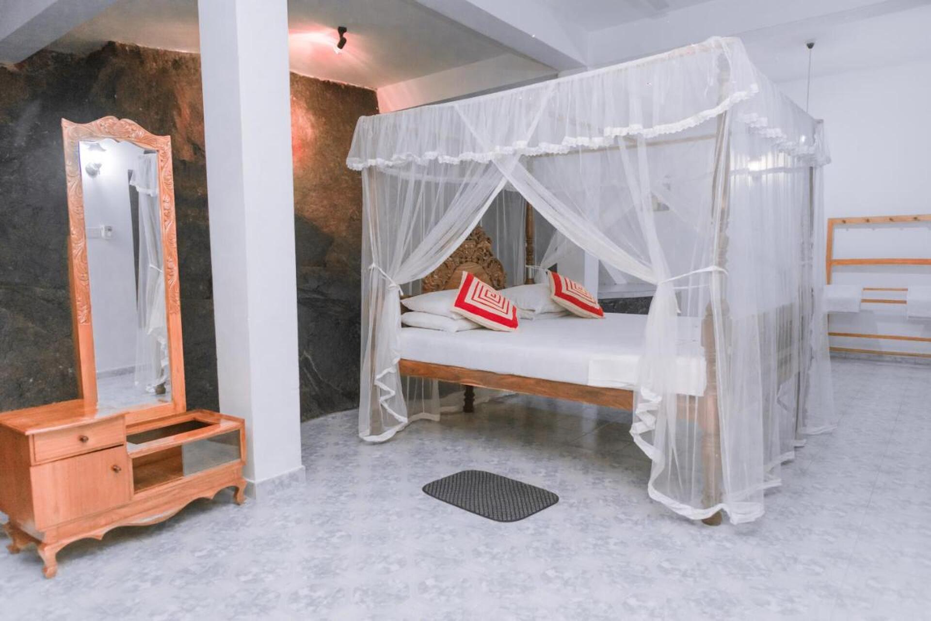 Rock House Unawatuna 3* 11