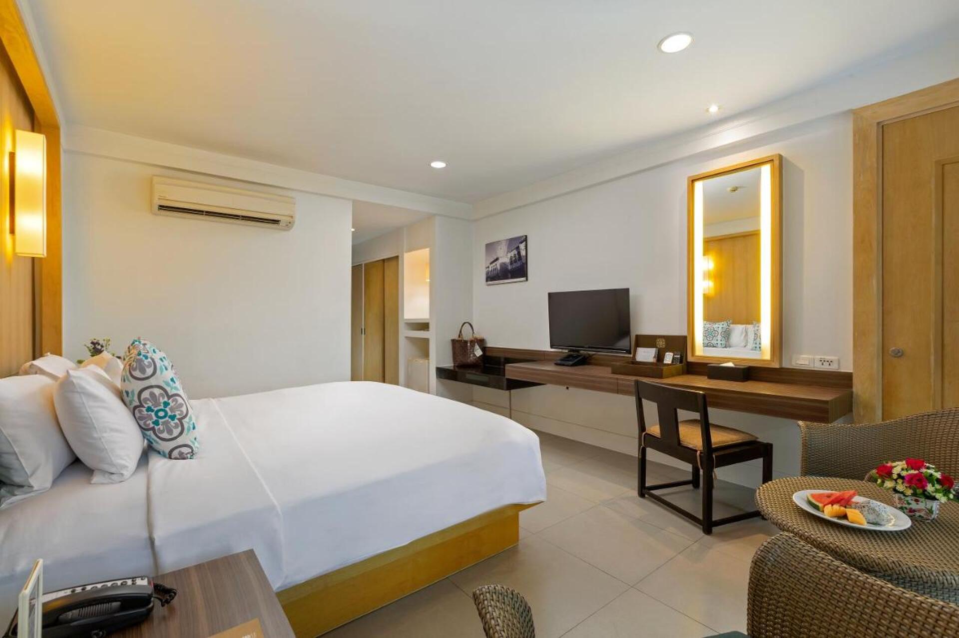 Sawaddi Patong Resort & Spa 38