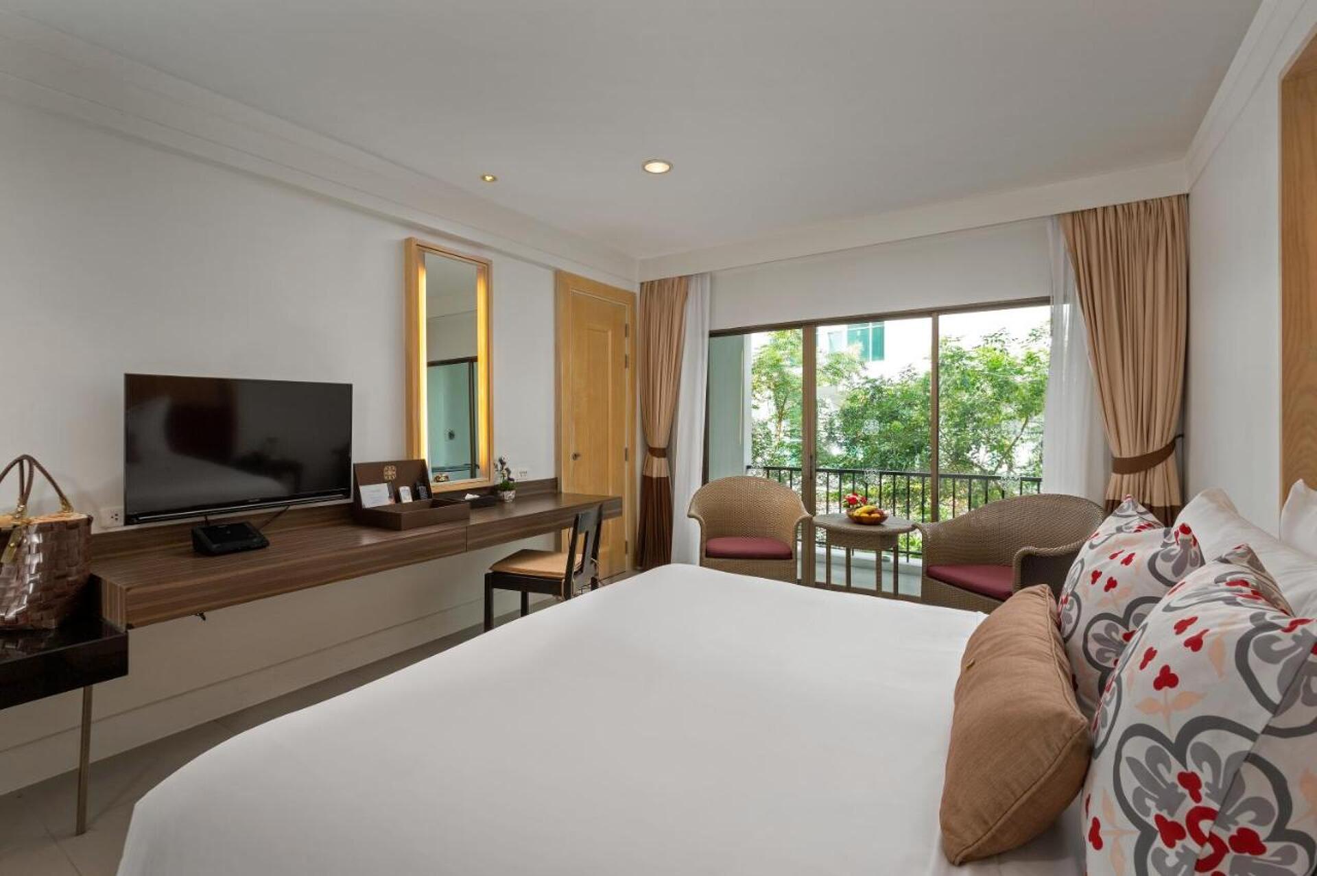 Sawaddi Patong Resort & Spa 25