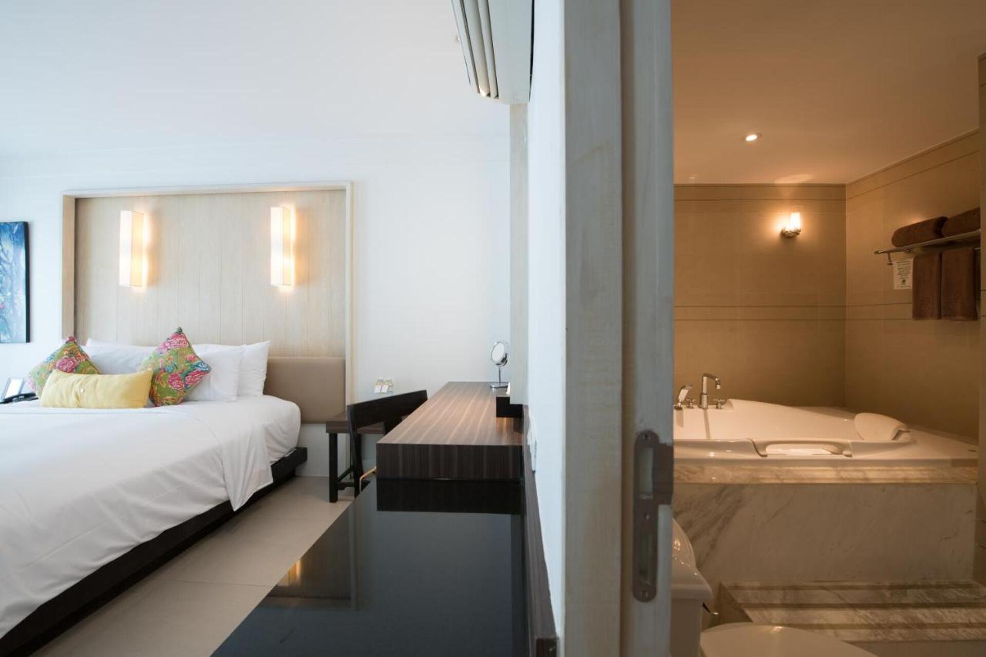 Sawaddi Patong Resort & Spa 13