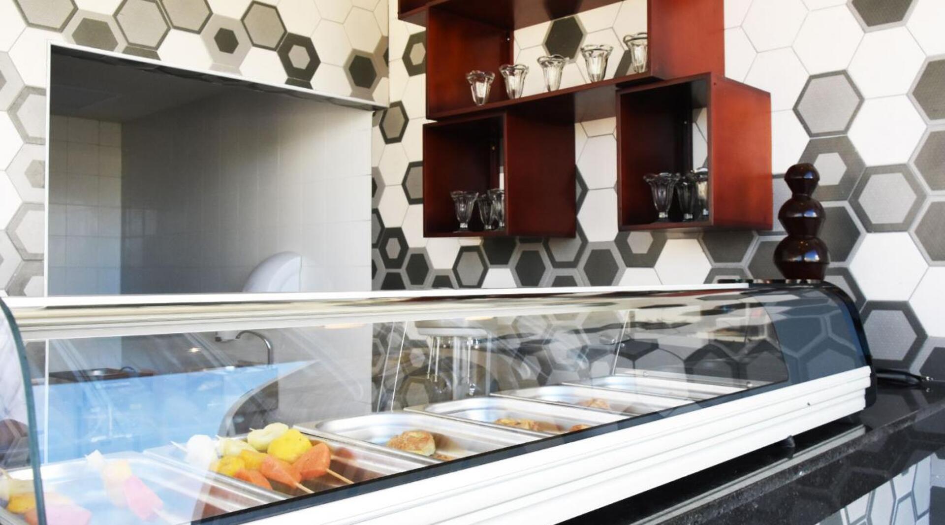 La Marina Plaza & Spa 30