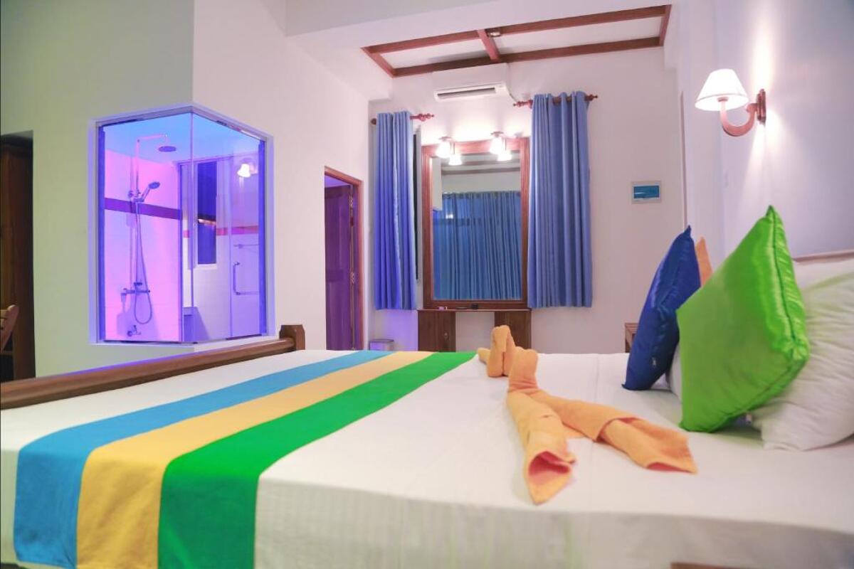 Sanmira Renaissance Hotel 3* 1