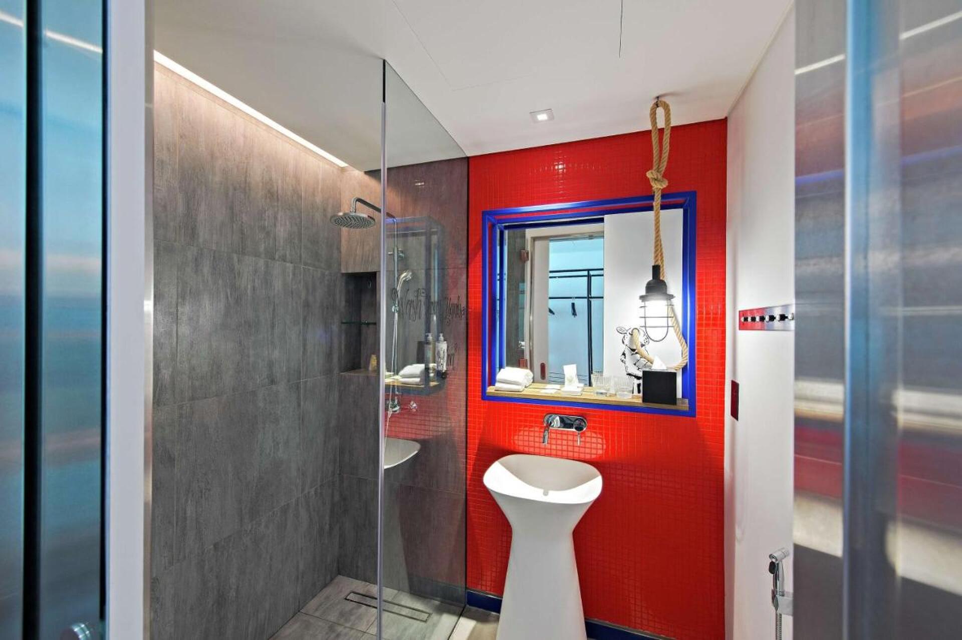 Hampton by Hilton Dubai Al Seef 2