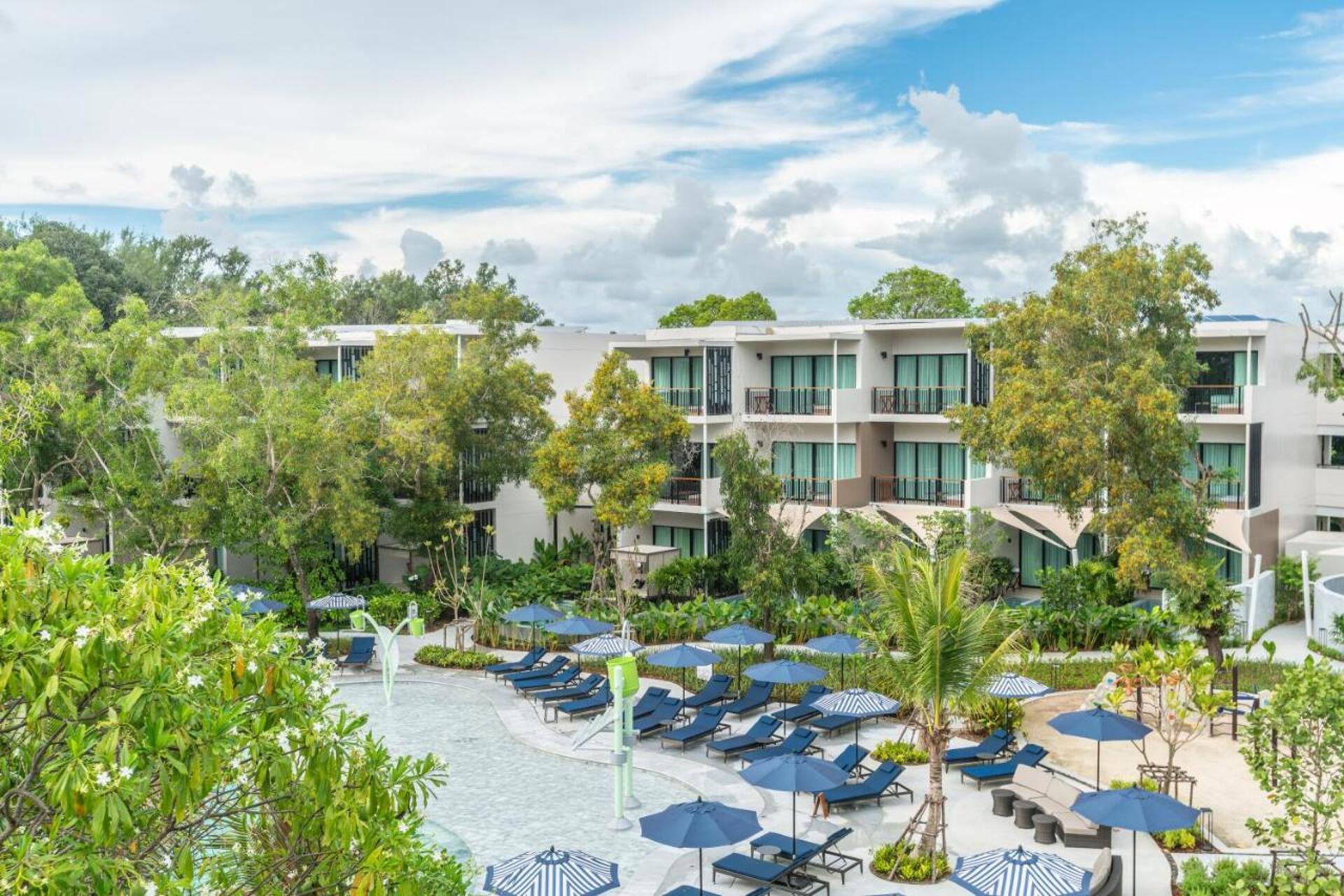 Le Meridien Phuket Mai Khao Beach Resort 0