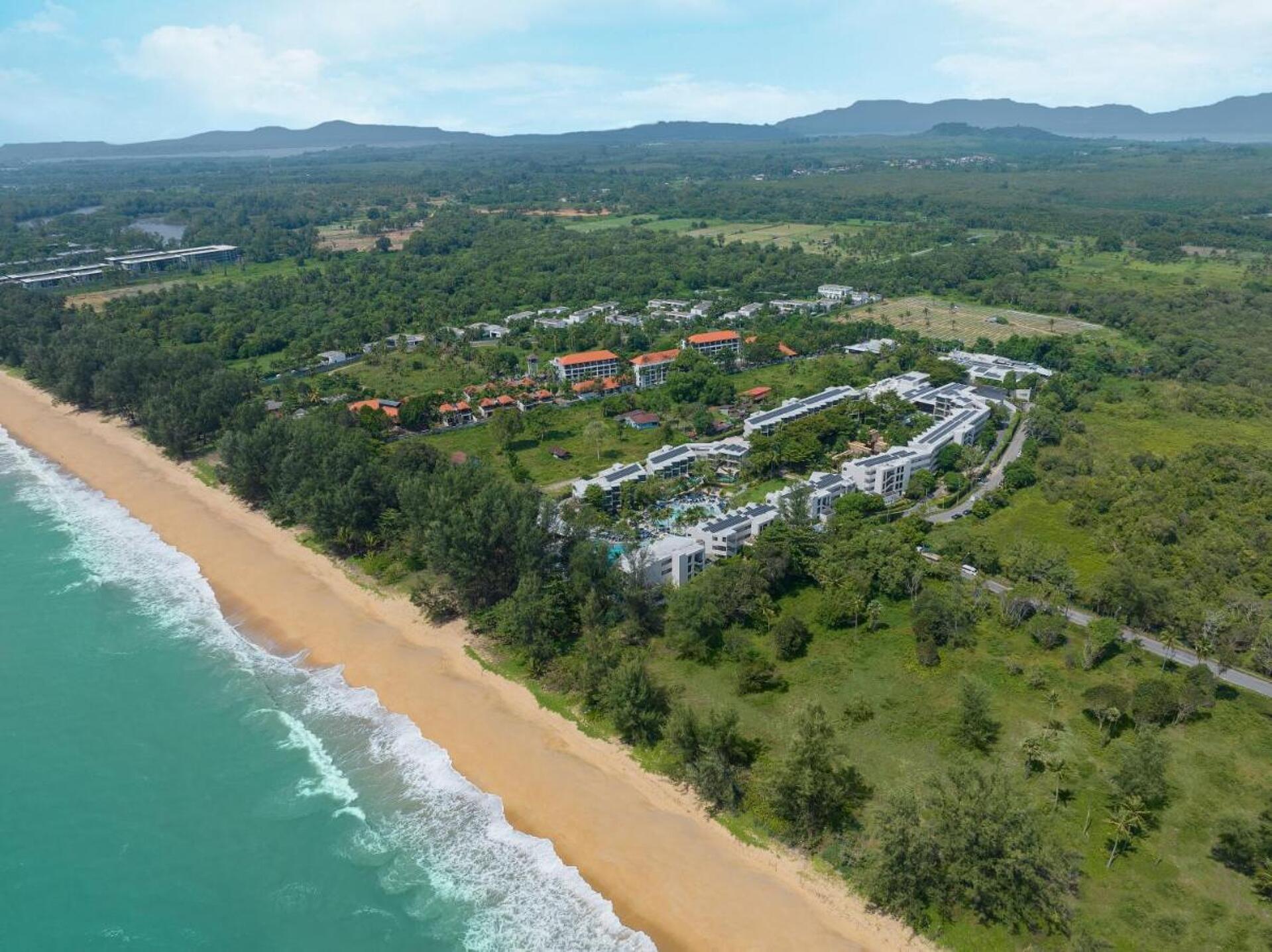 Le Meridien Phuket Mai Khao Beach Resort 11