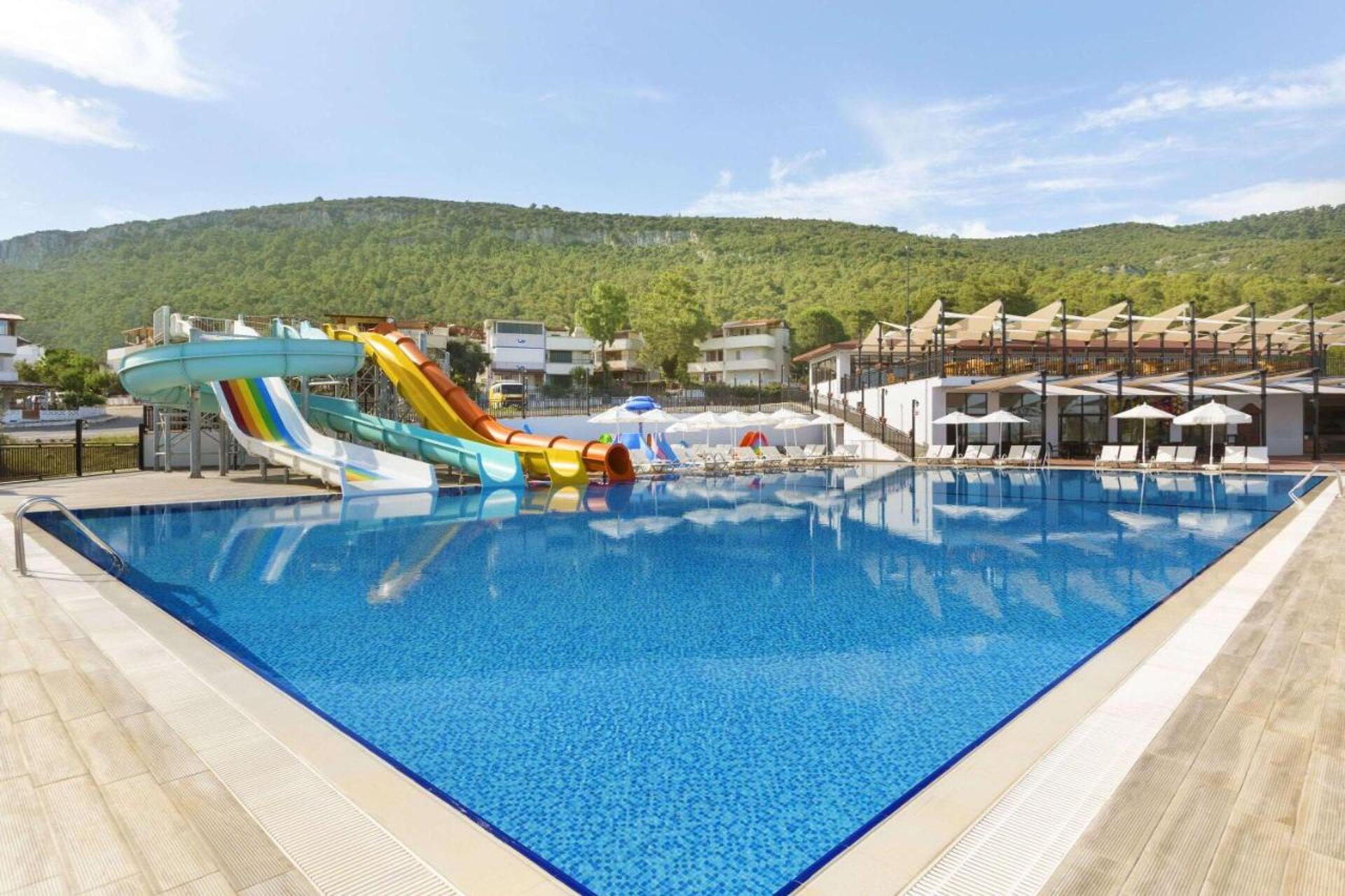 Ramada Resort by Wyndham Akbuk 7