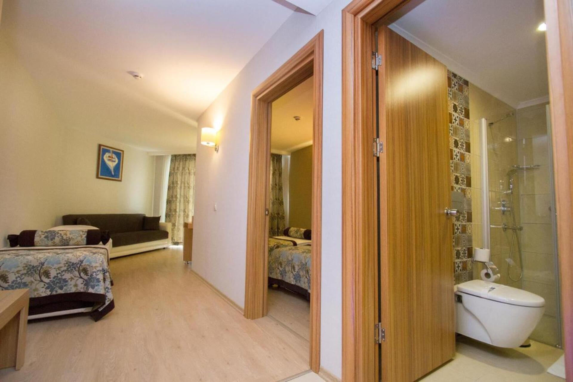 Blue Wave Suite Hotel 4* 22