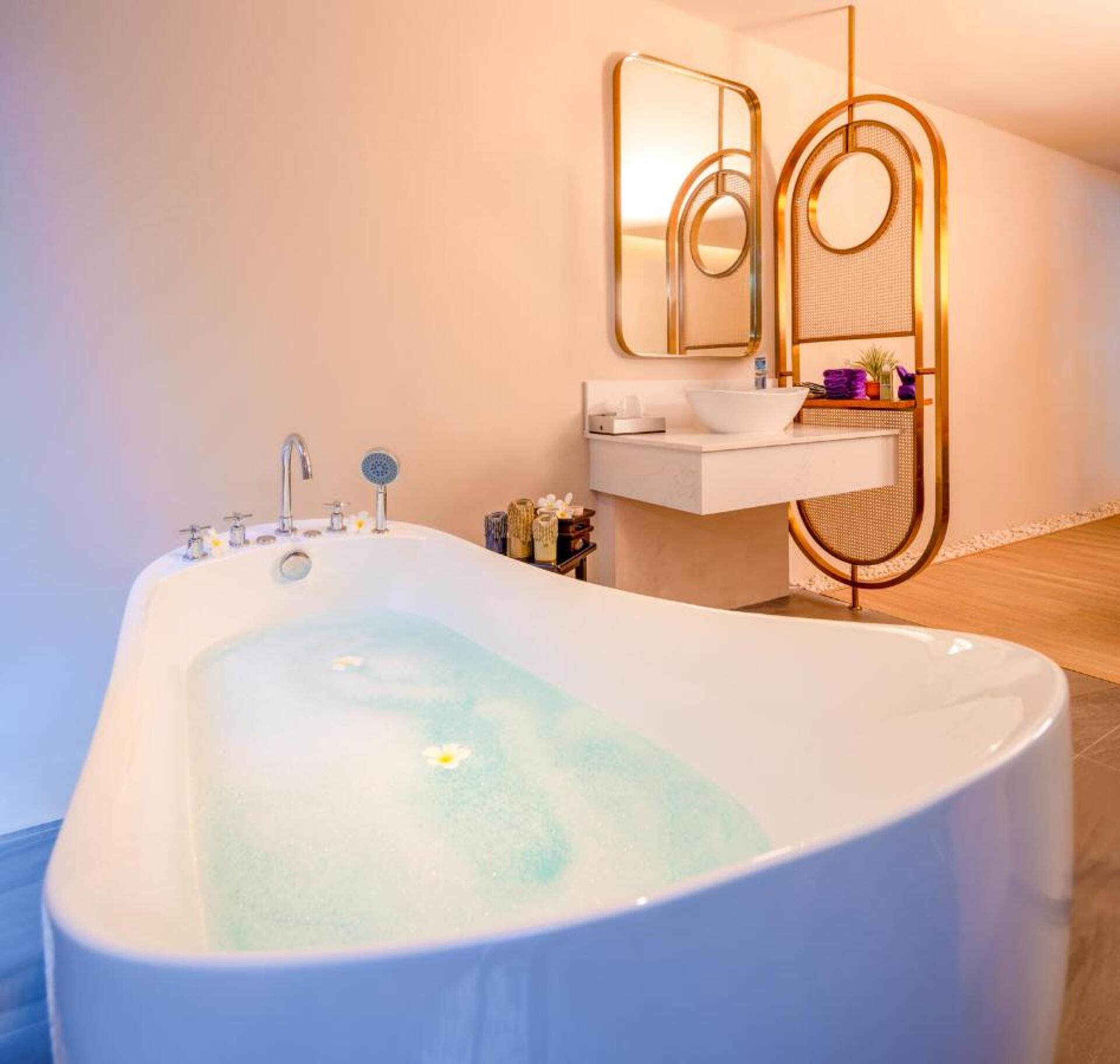 Deevana Plaza Phuket 4* 1