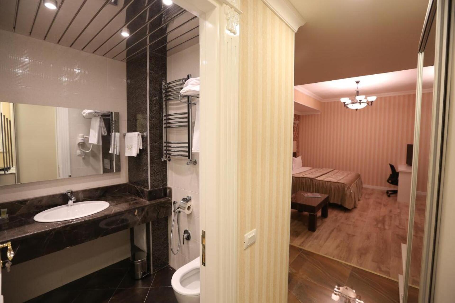 Old Street Boutique Hotel 4* 3