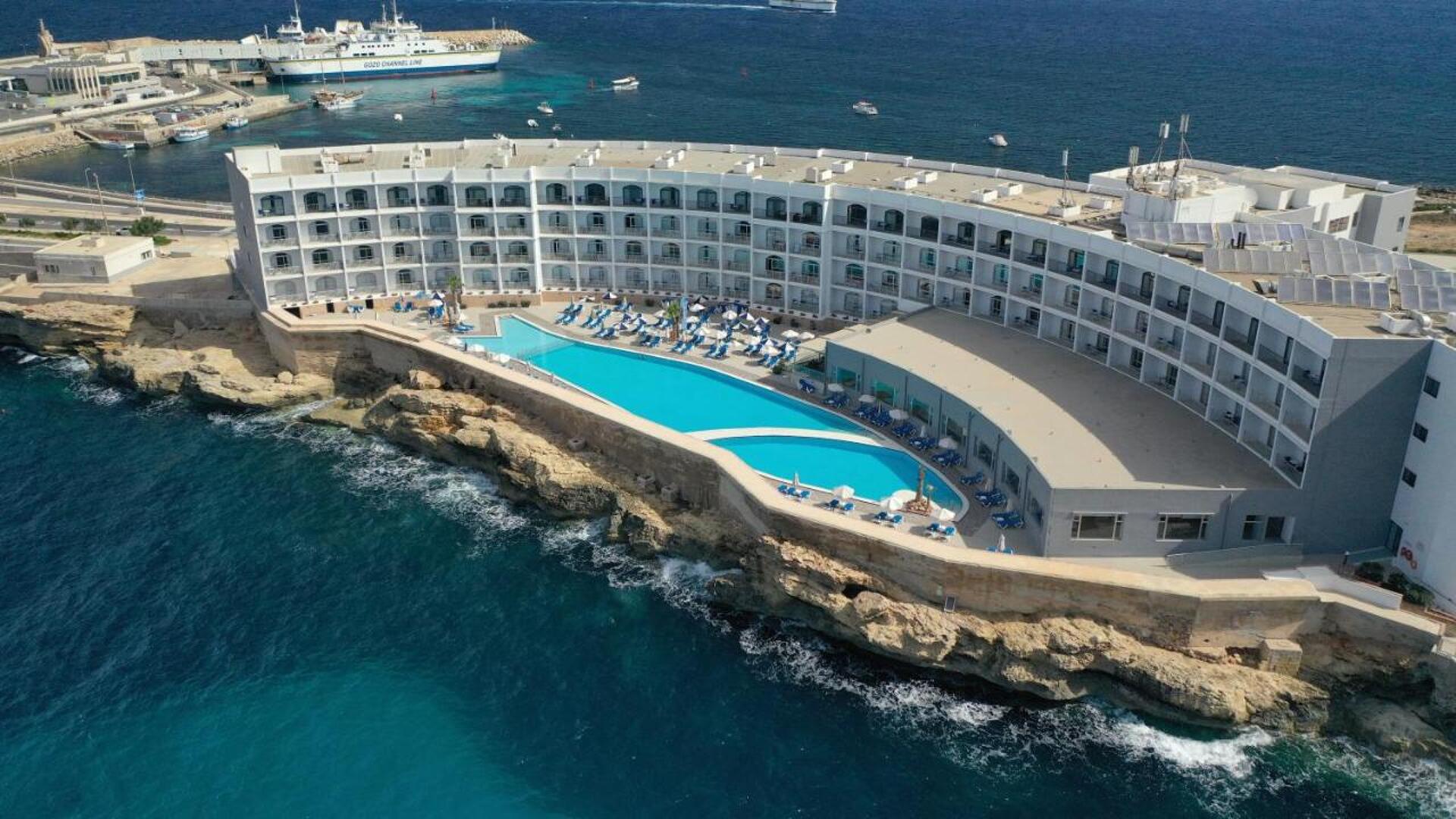 Paradise Bay Resort  0