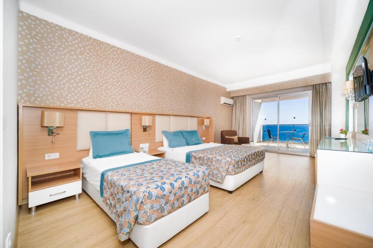 Royal Garden Beach Hotel 5* 1