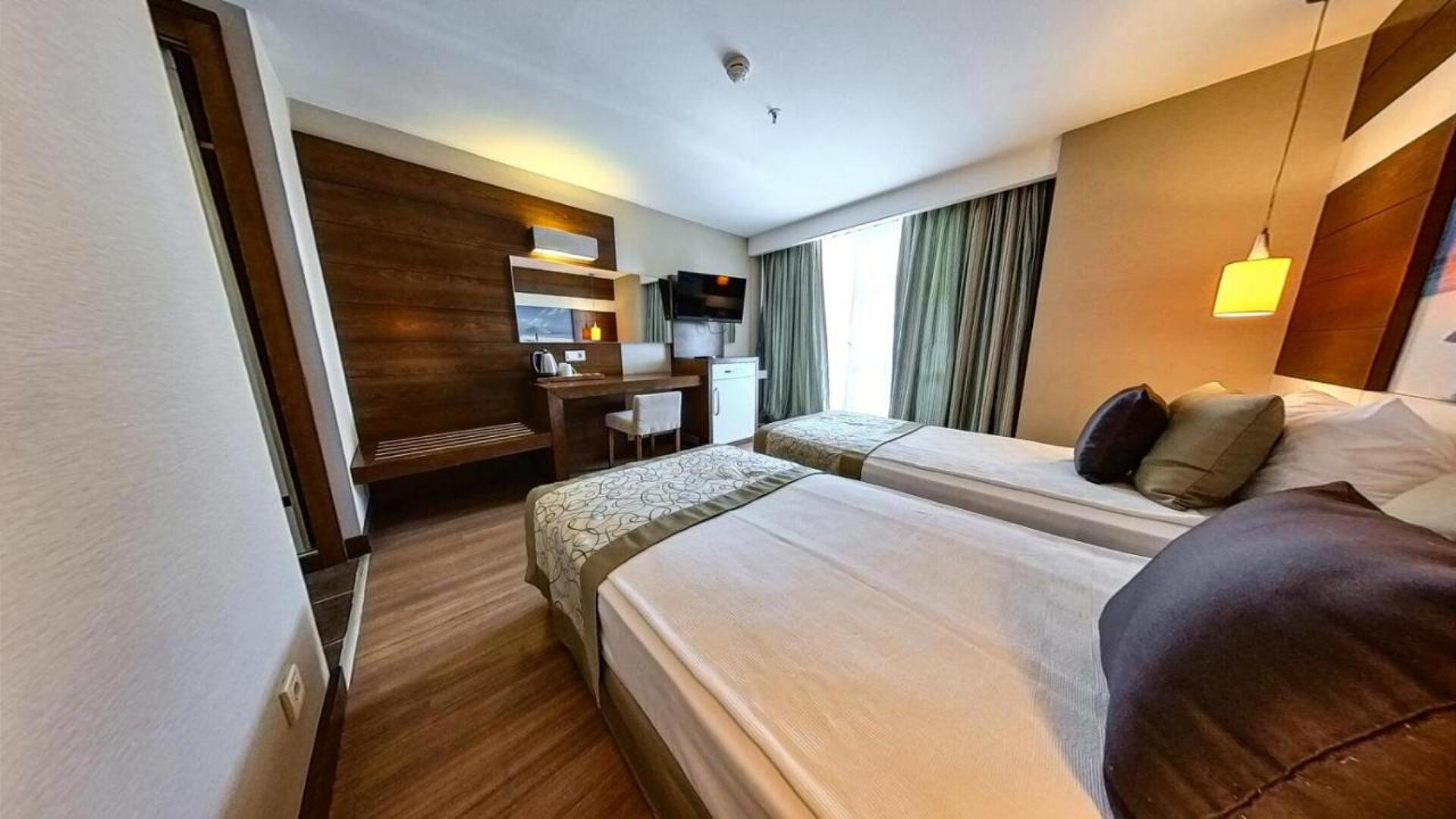 Adella Side Hotel 21