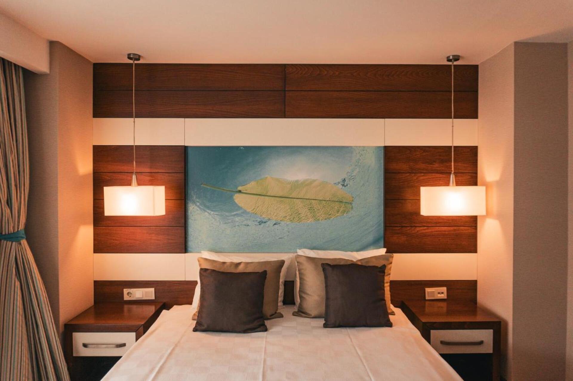 Adella Side Hotel 13
