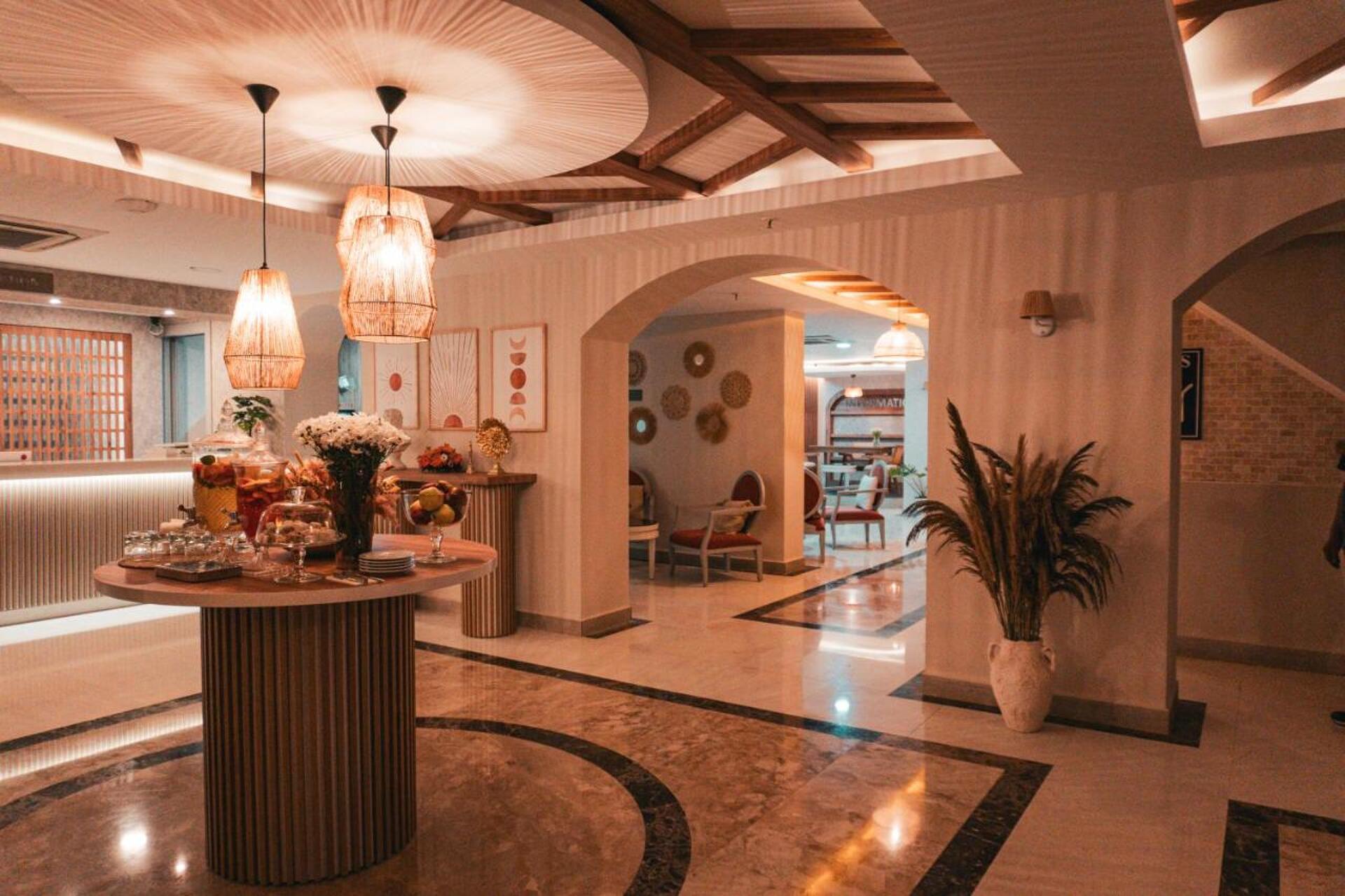 Adella Side Hotel 41