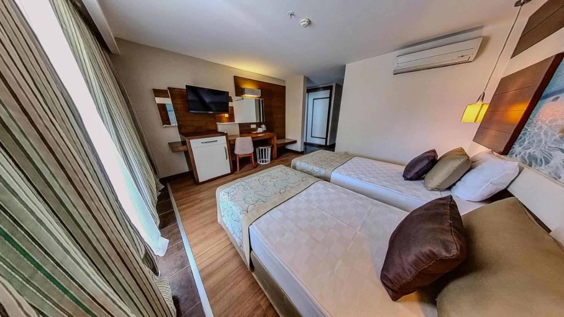Adella Side Hotel 22