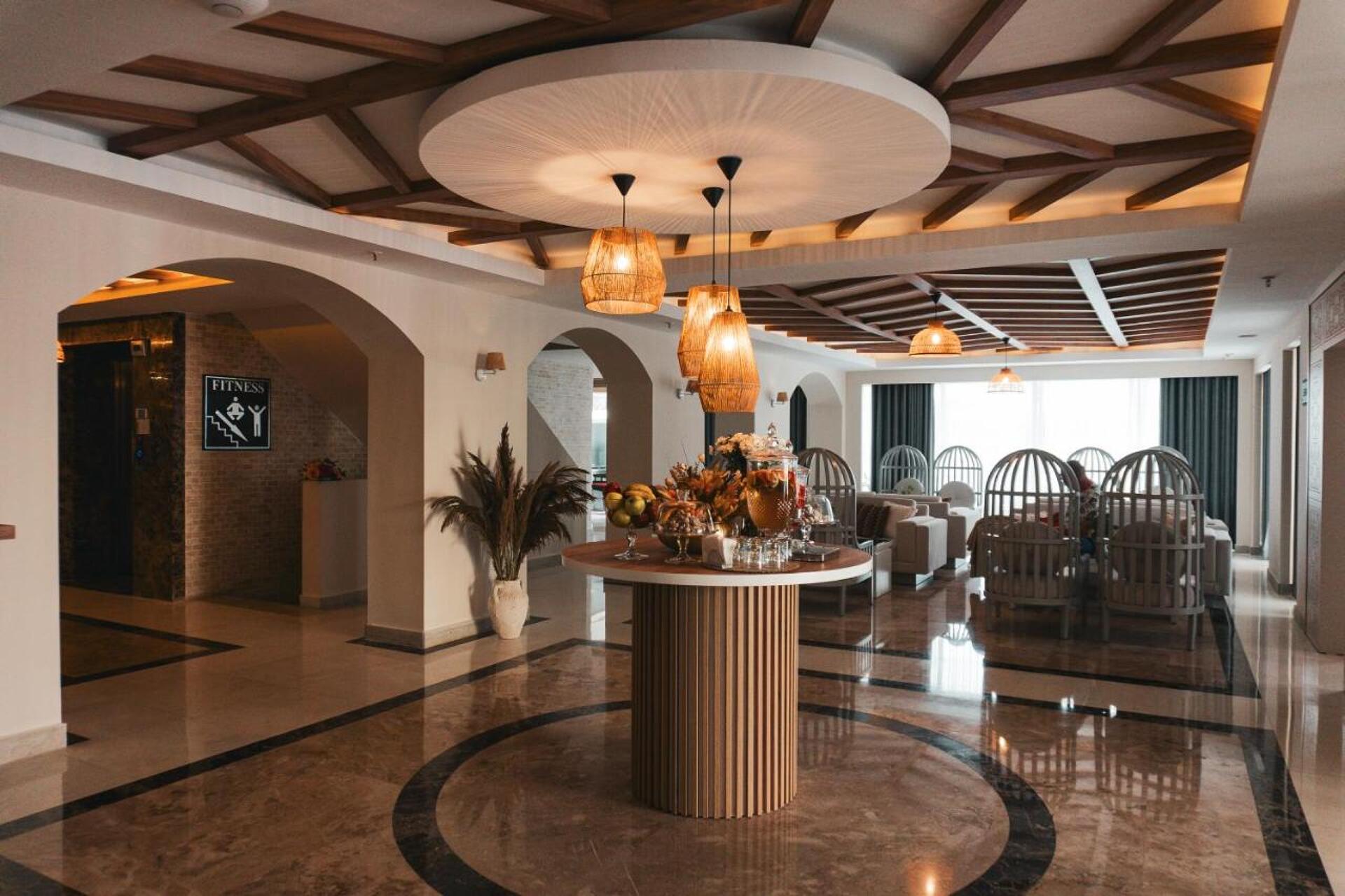 Adella Side Hotel 4