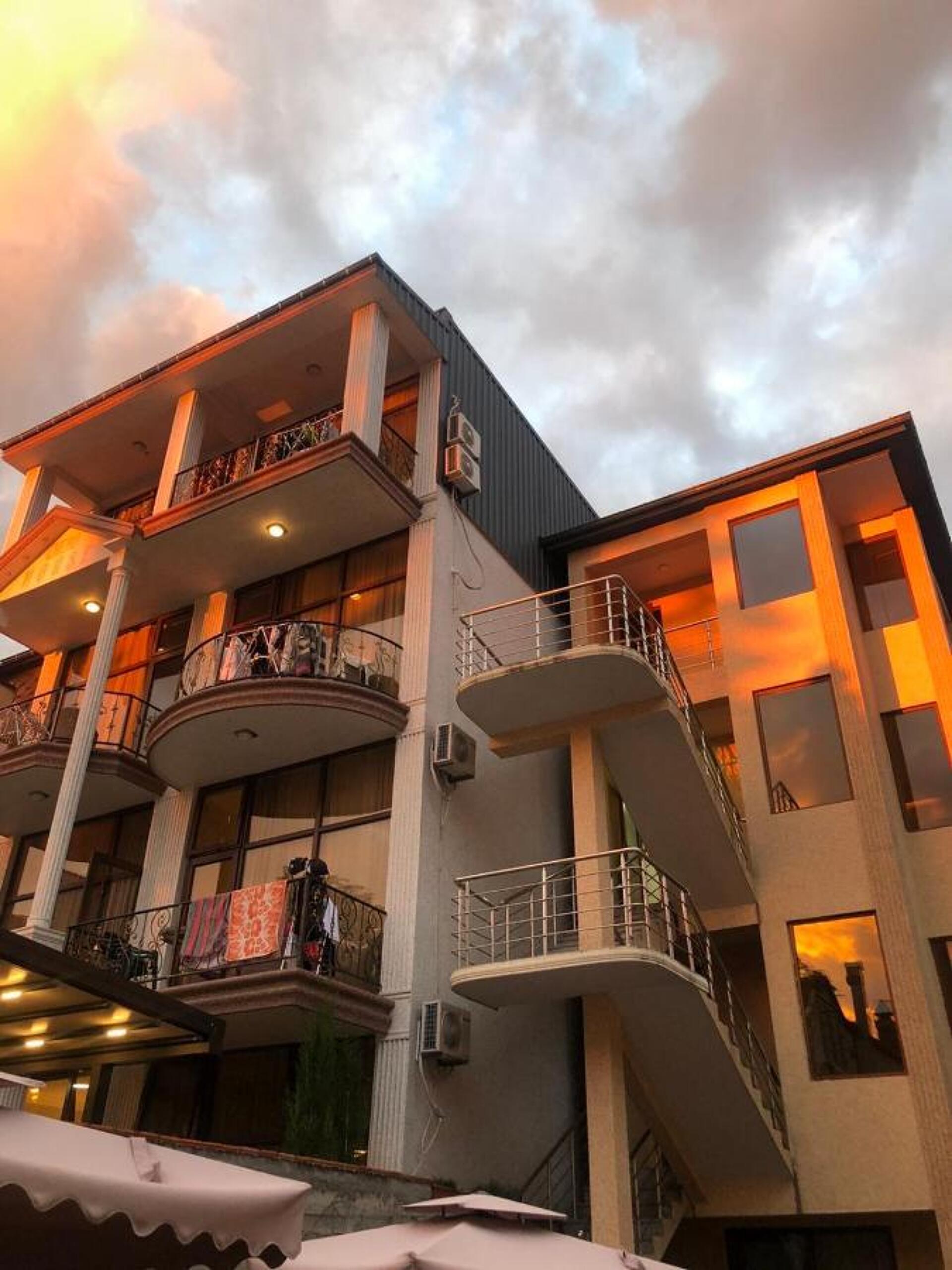 Kisi Hotel 0
