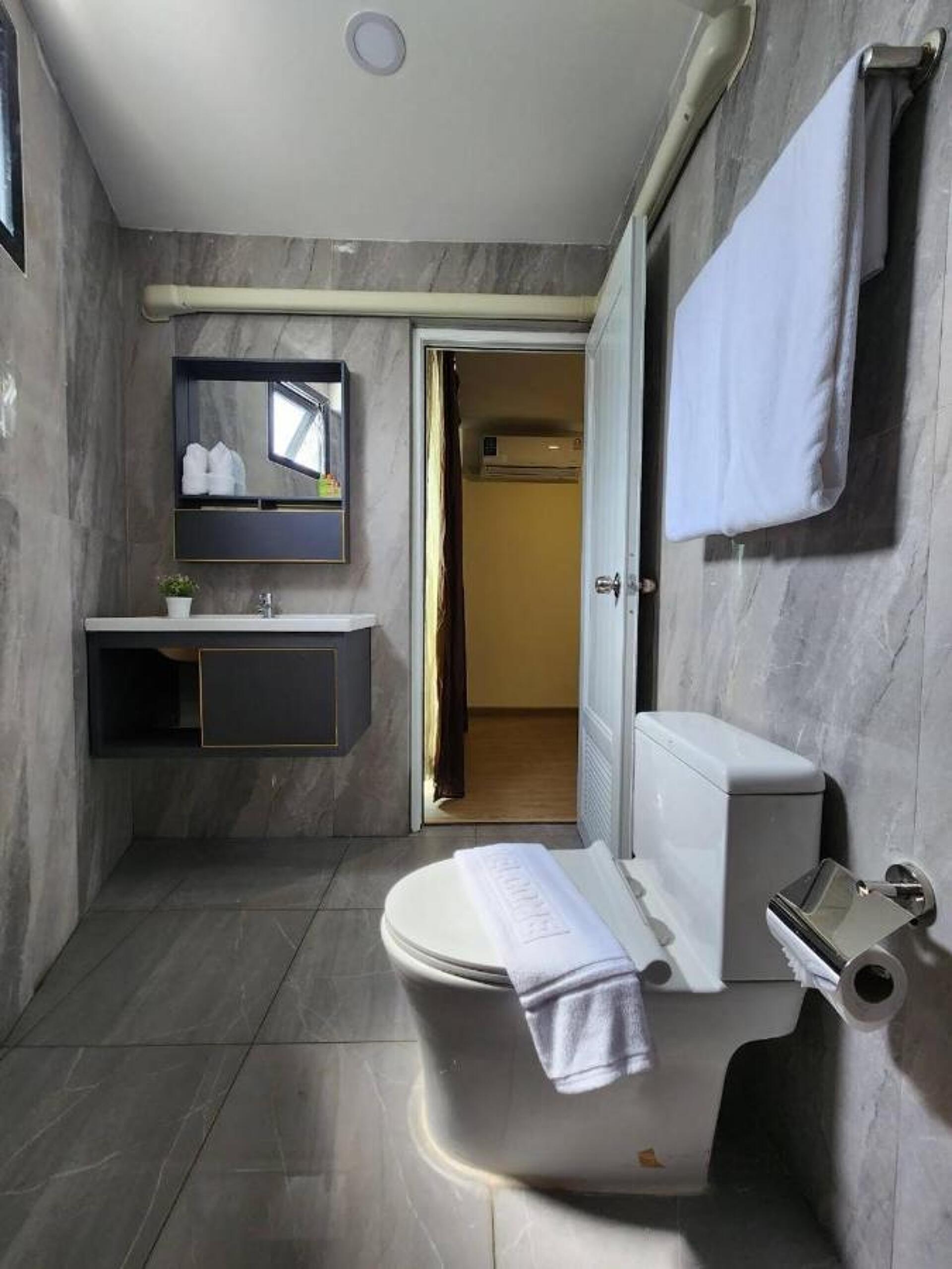 Icheck Inn Darisa Tropicana Hills Patong 16