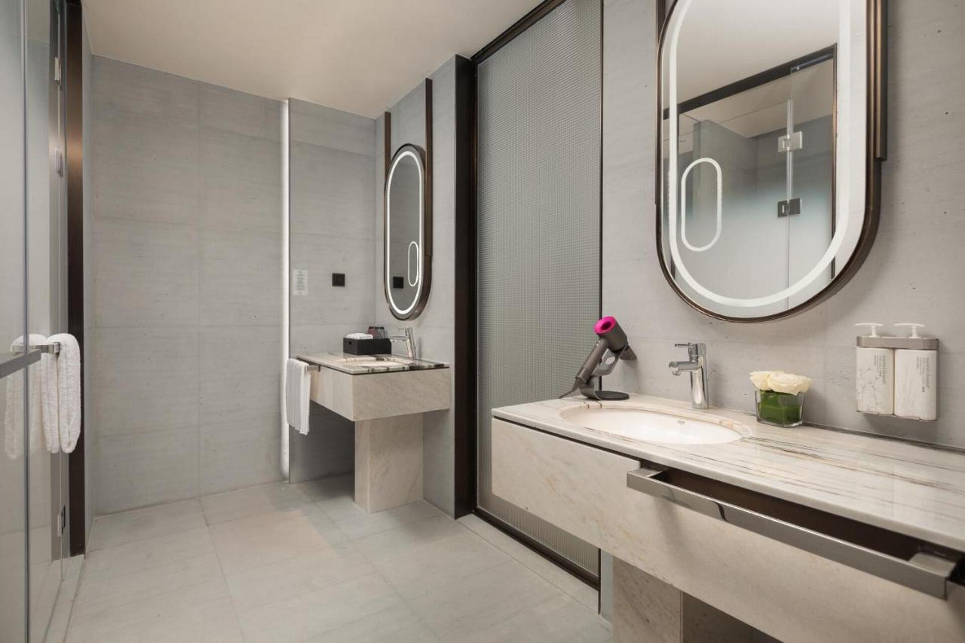 Hualuxe Sanya Yalong Bay Resort 33
