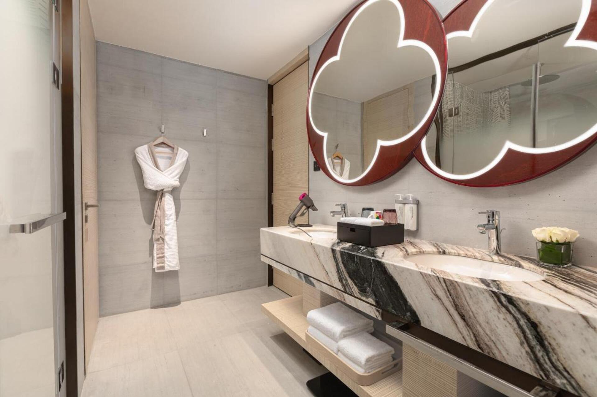 Hualuxe Sanya Yalong Bay Resort 25