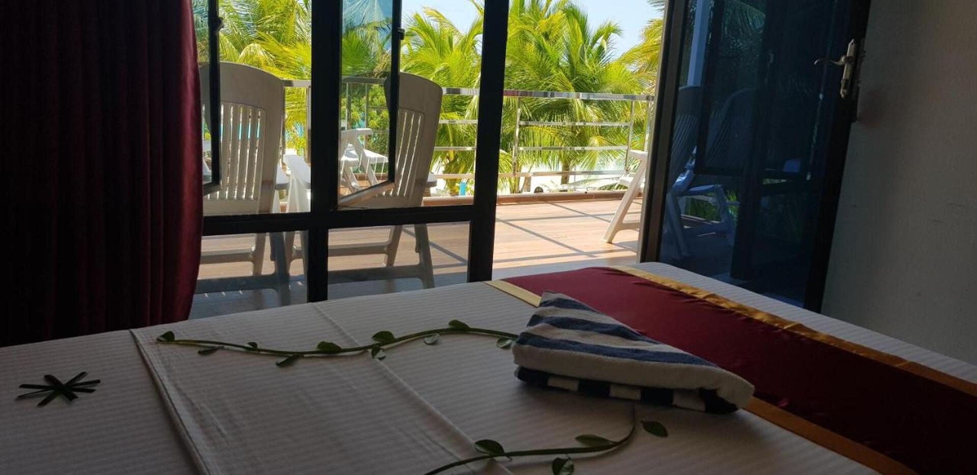 Lagoon View Maldives  4* 8