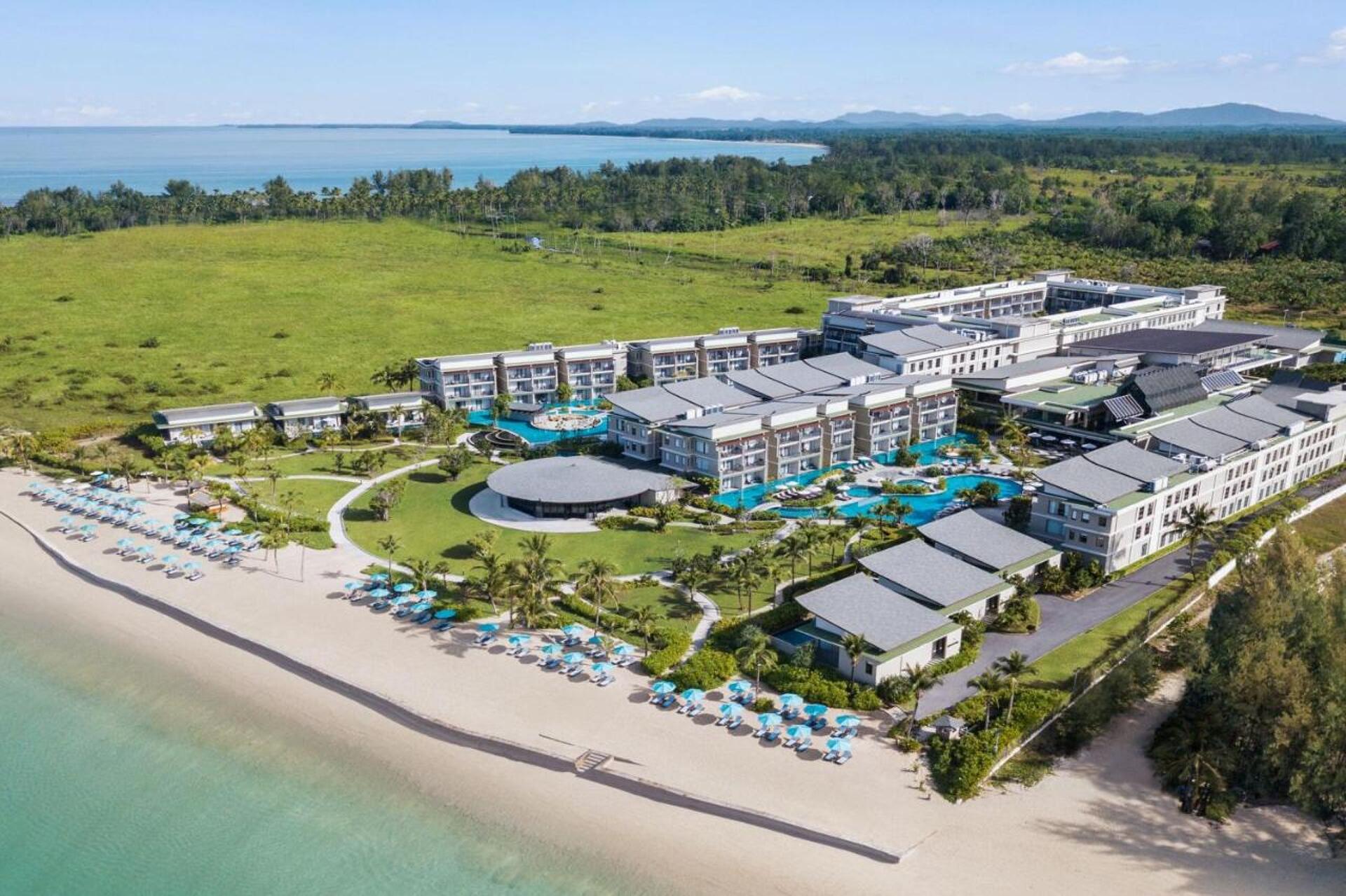 Le Meridien Khao Lak Beach & Spa Resort 0