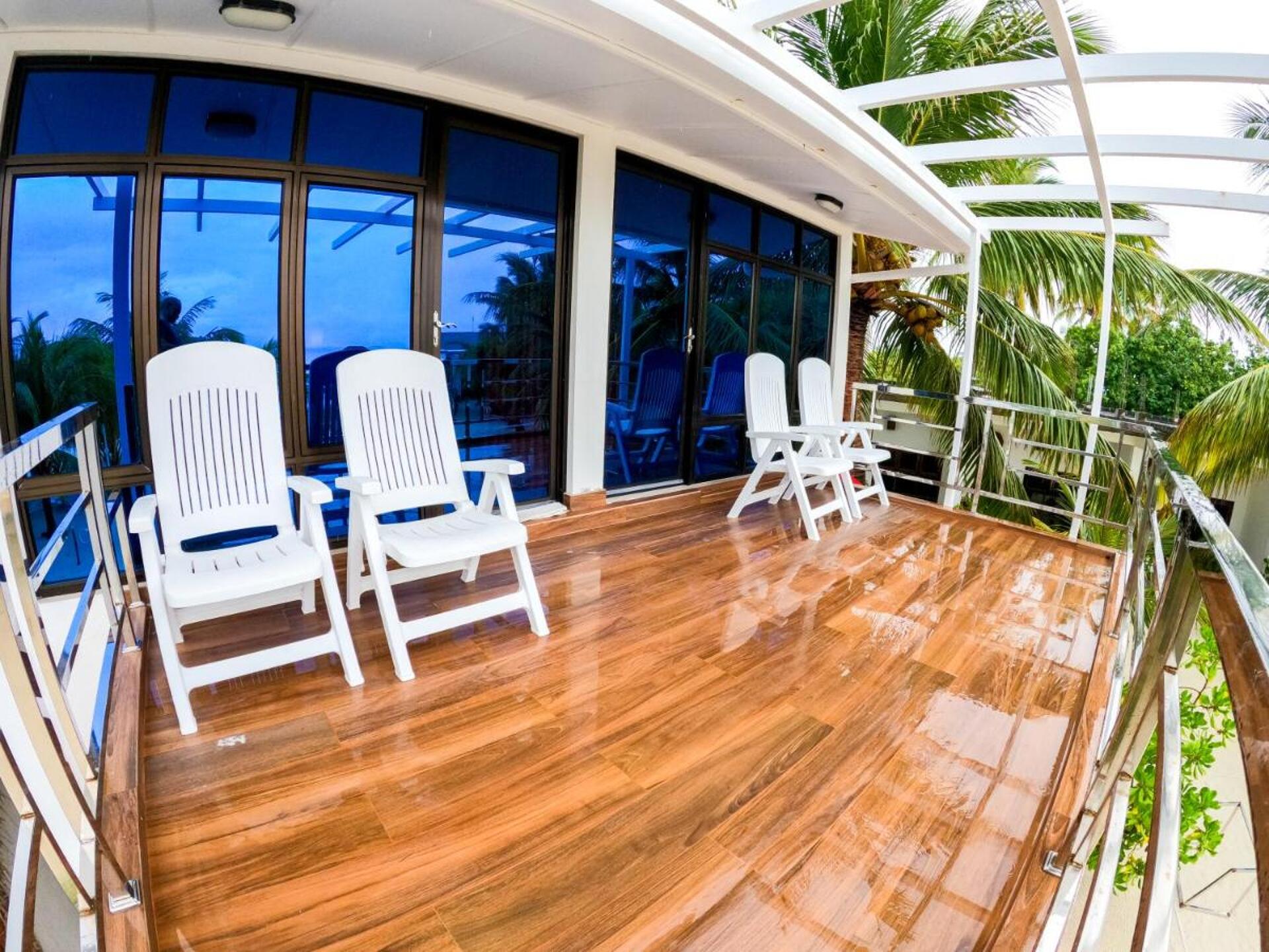 Lagoon View Maldives  4* 10