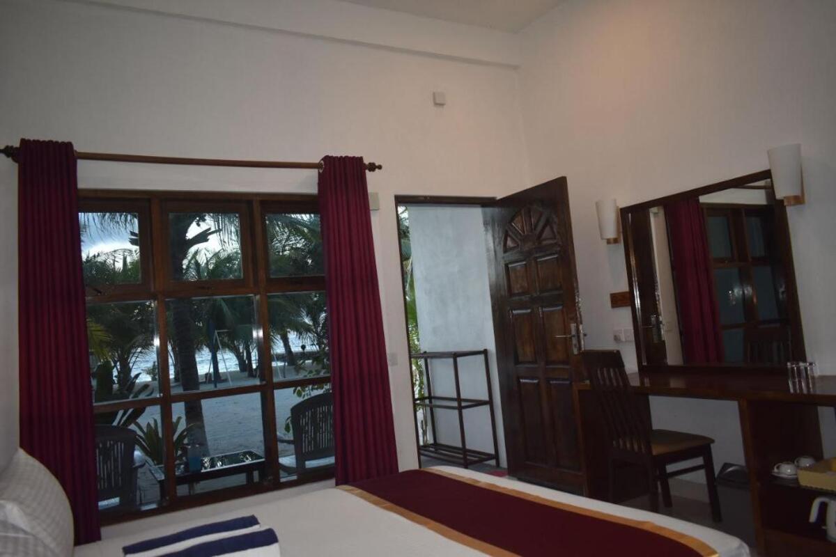 Lagoon View Maldives  4* 1