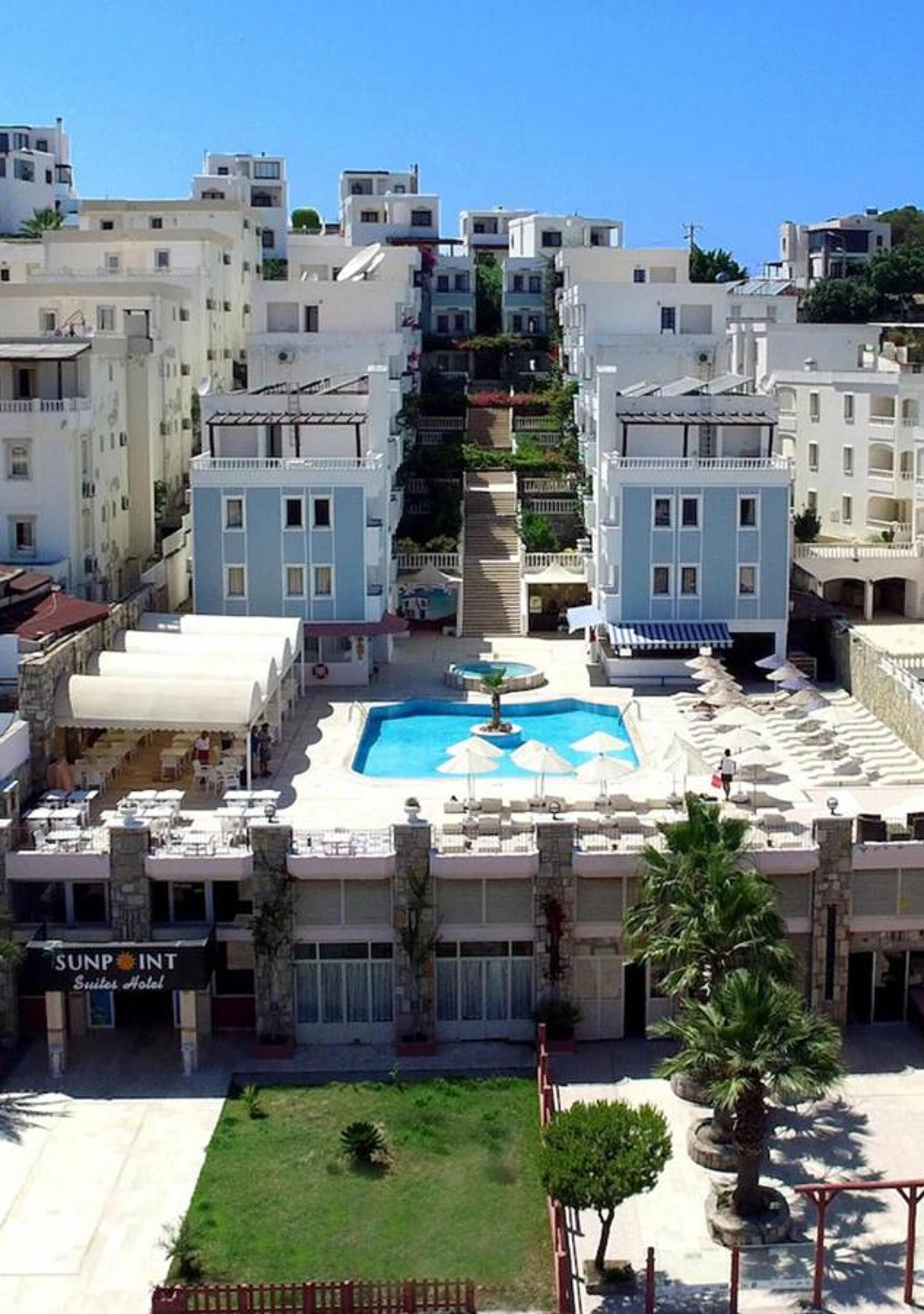 Sunpoint Family Hotel  1