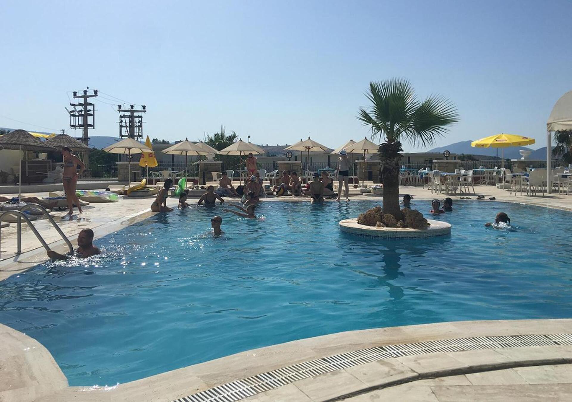 Sunpoint Family Hotel  20