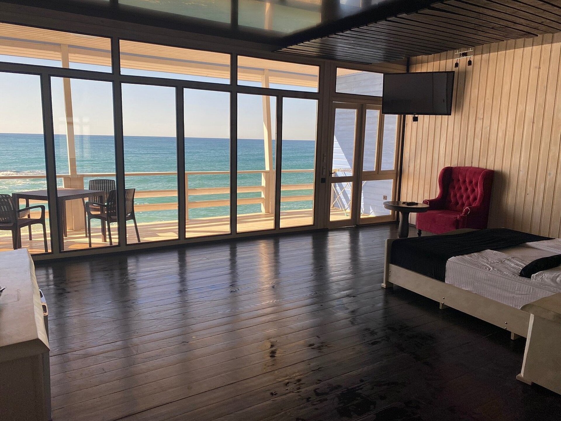 Captain Black Hotel 5