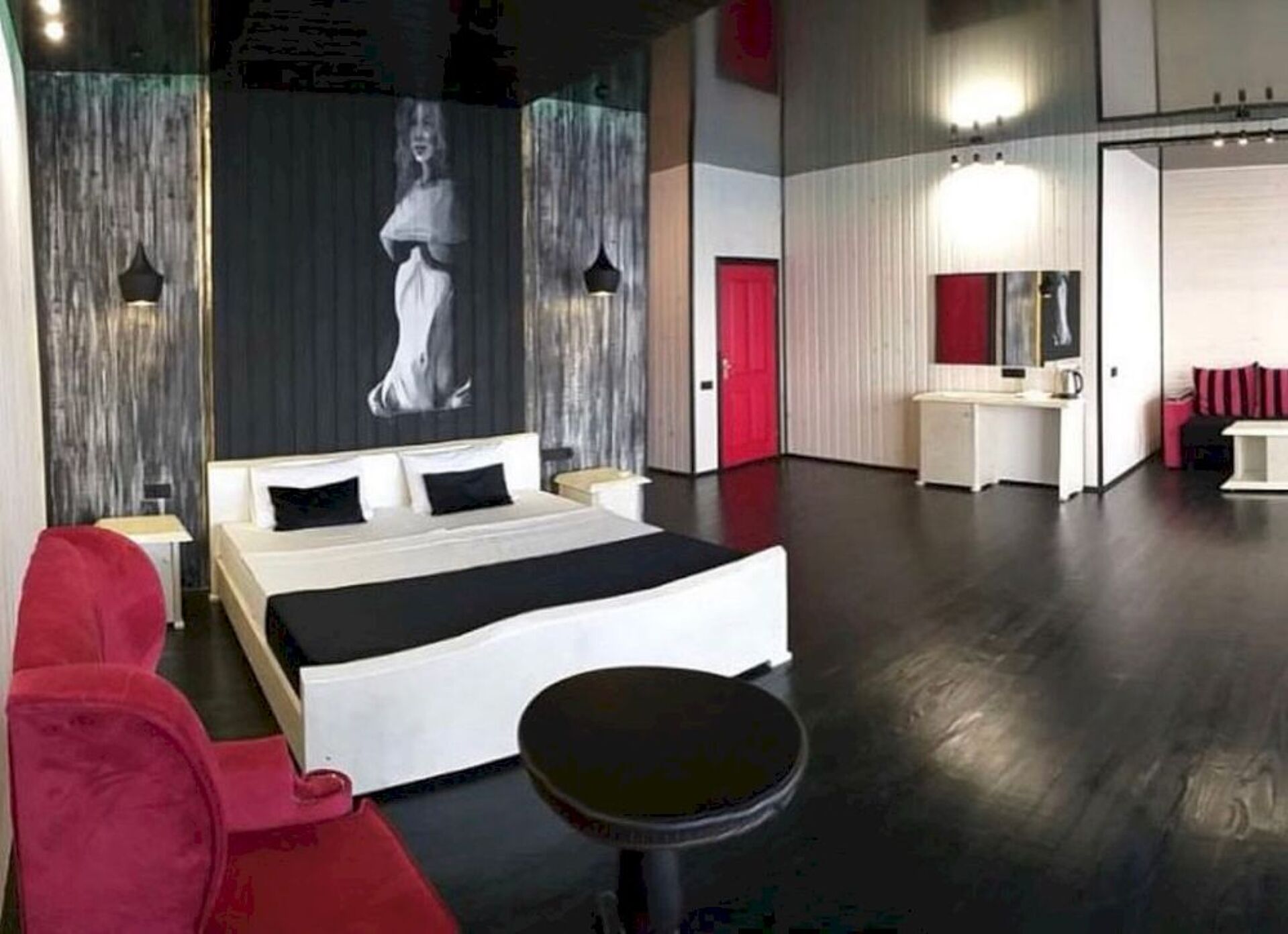 Captain Black Hotel 6